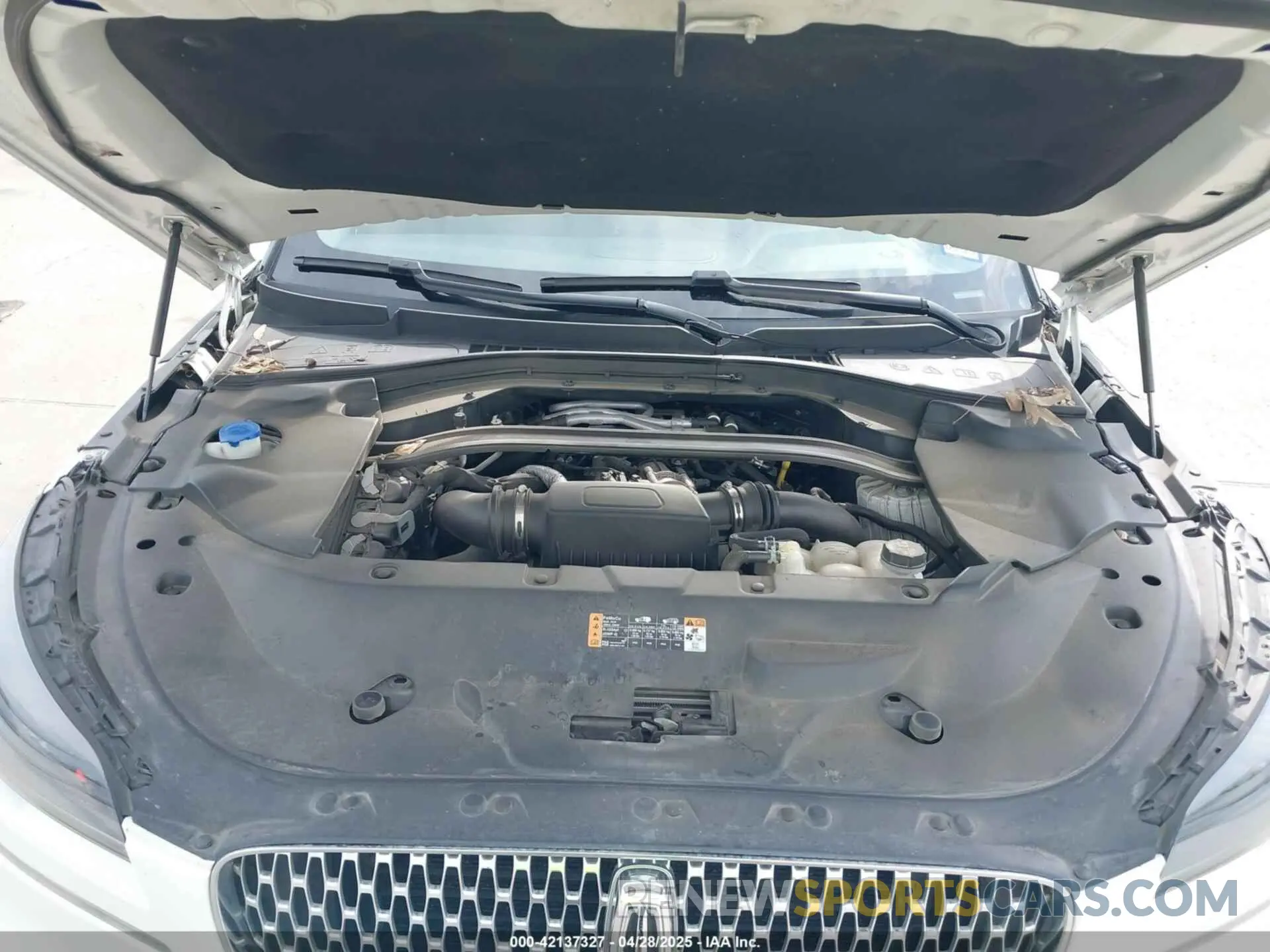 10 Photograph of a damaged car 5LM5J7WC1LGL28593 LINCOLN AVIATOR 2020