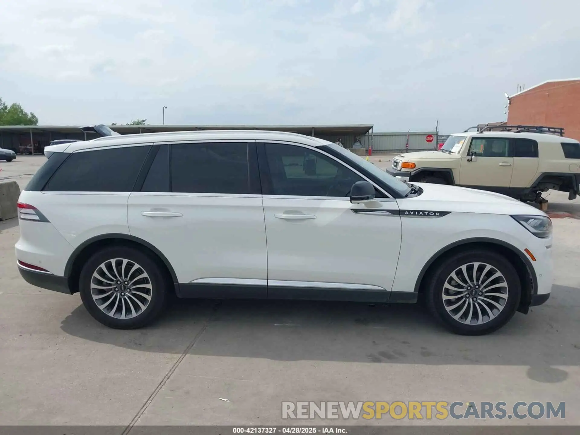 13 Photograph of a damaged car 5LM5J7WC1LGL28593 LINCOLN AVIATOR 2020