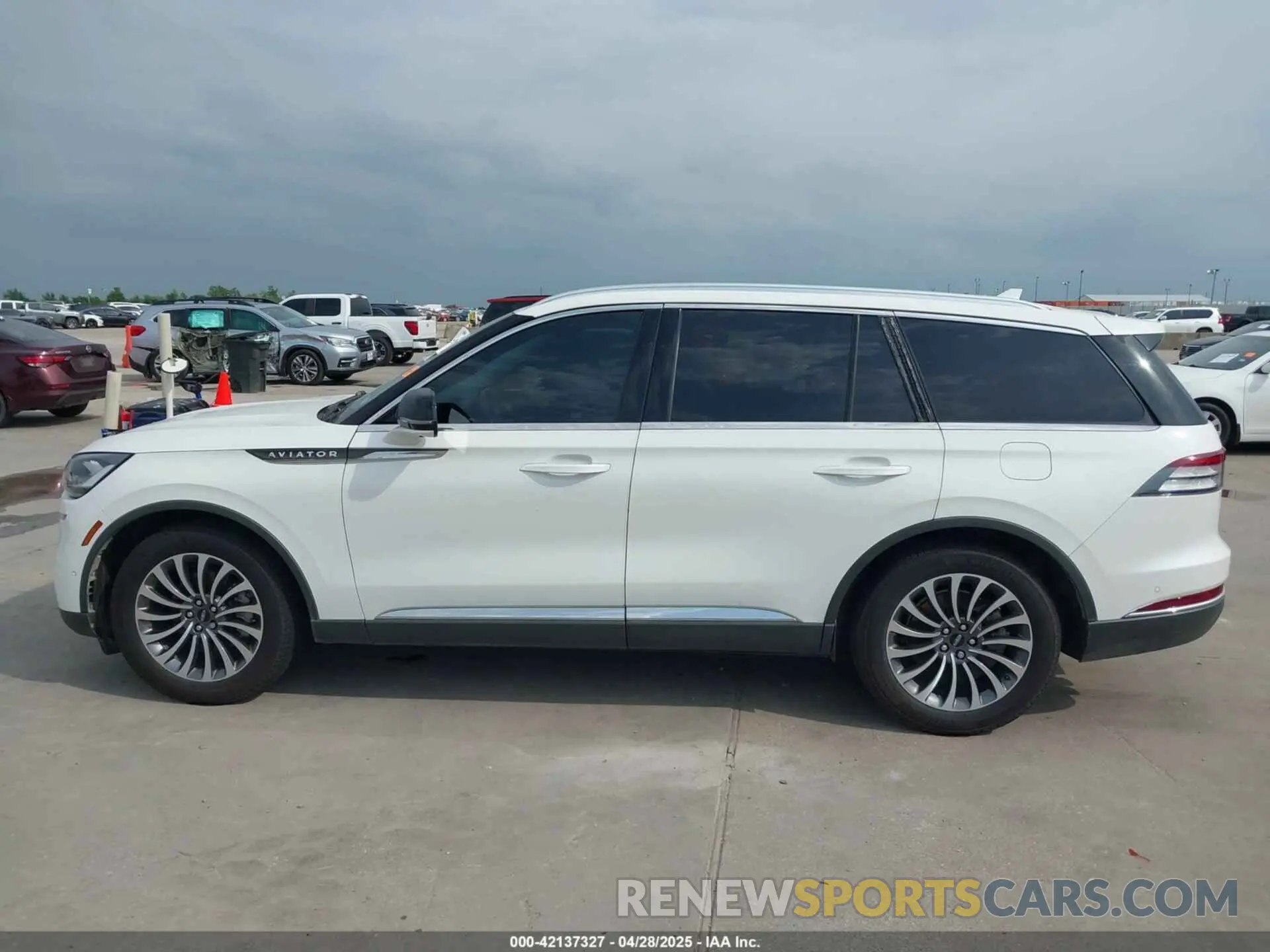 14 Photograph of a damaged car 5LM5J7WC1LGL28593 LINCOLN AVIATOR 2020