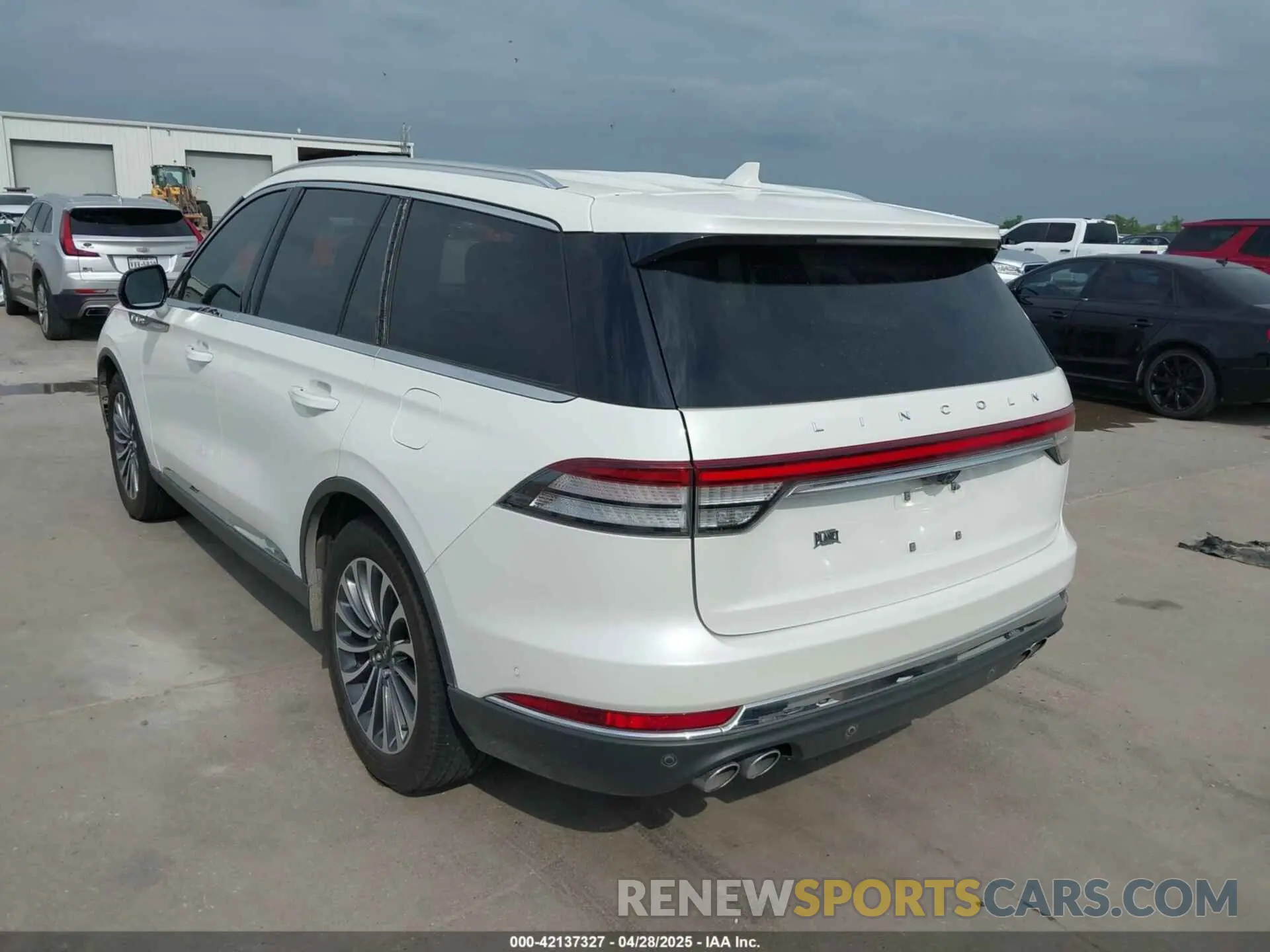 3 Photograph of a damaged car 5LM5J7WC1LGL28593 LINCOLN AVIATOR 2020