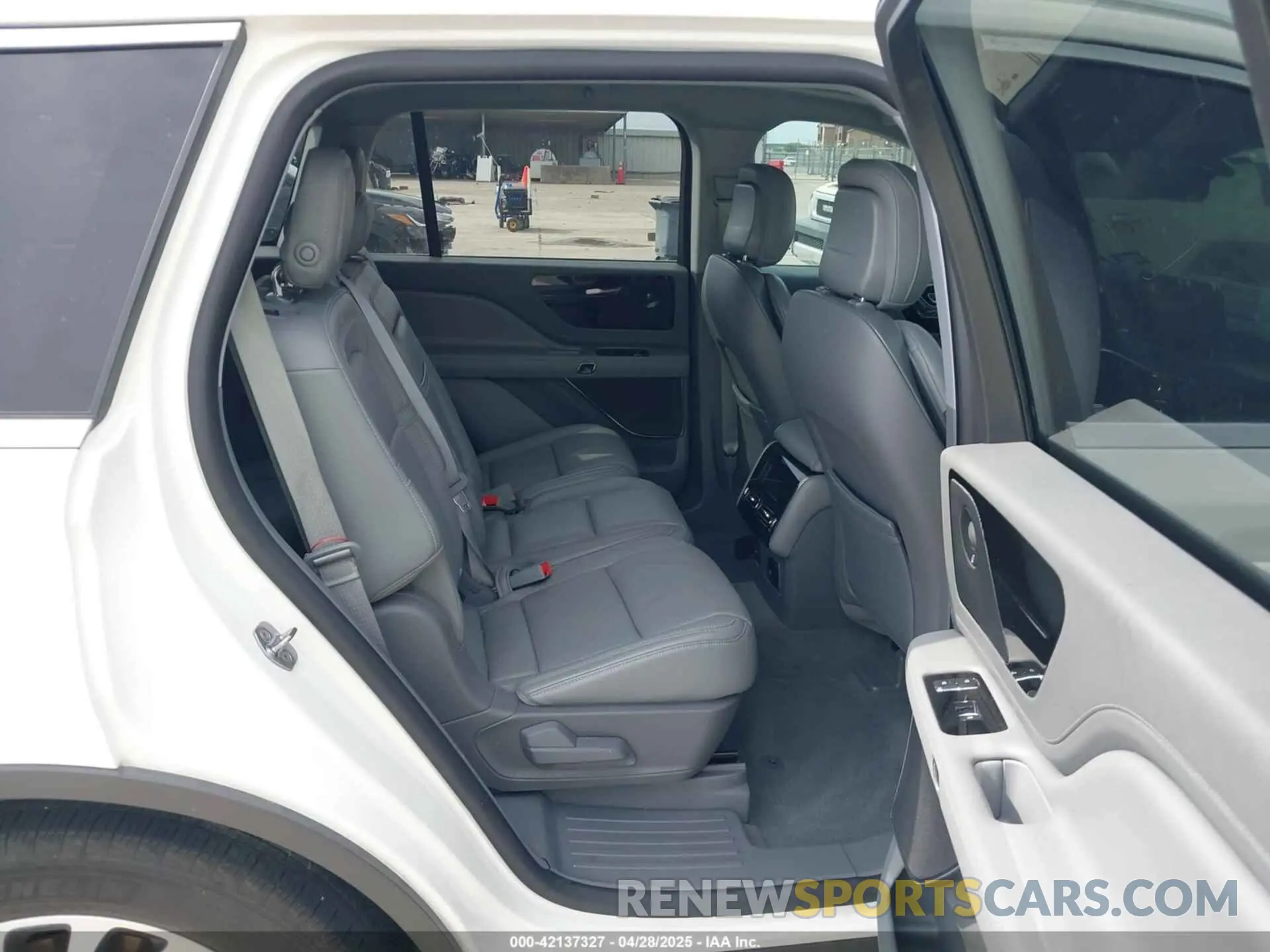 8 Photograph of a damaged car 5LM5J7WC1LGL28593 LINCOLN AVIATOR 2020