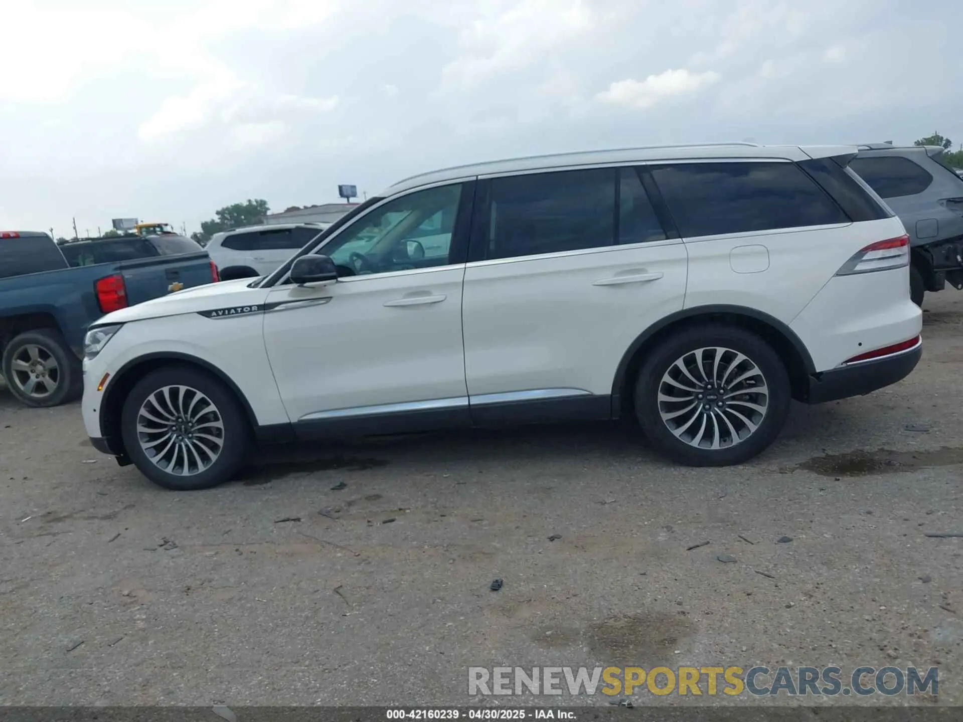 14 Photograph of a damaged car 5LM5J7WC8LGL36710 LINCOLN AVIATOR 2020