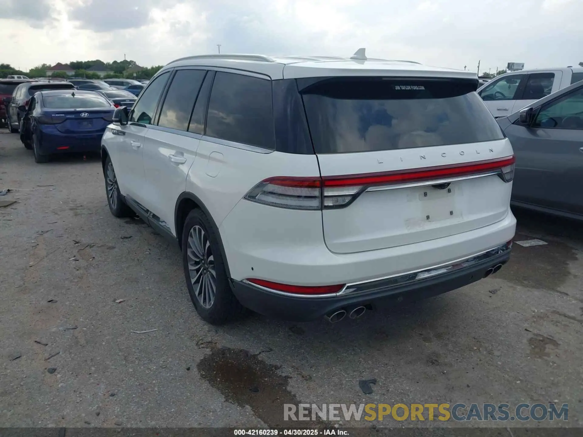 3 Photograph of a damaged car 5LM5J7WC8LGL36710 LINCOLN AVIATOR 2020