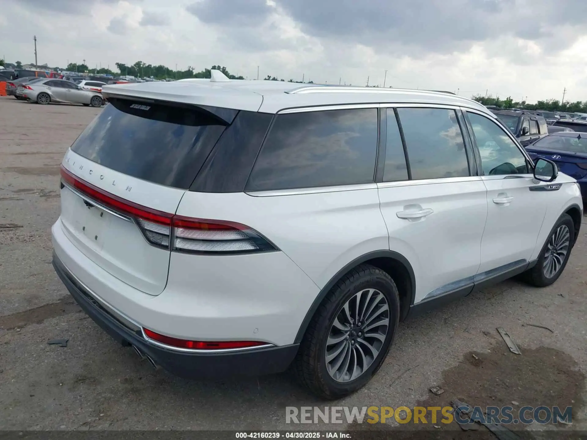 4 Photograph of a damaged car 5LM5J7WC8LGL36710 LINCOLN AVIATOR 2020