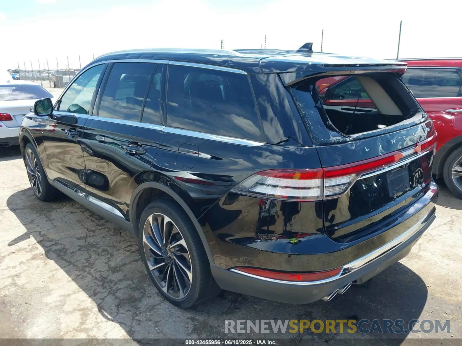 3 Фотография поврежденного автомобиля 5LM5J7XC0LGL00556 LINCOLN AVIATOR 2020