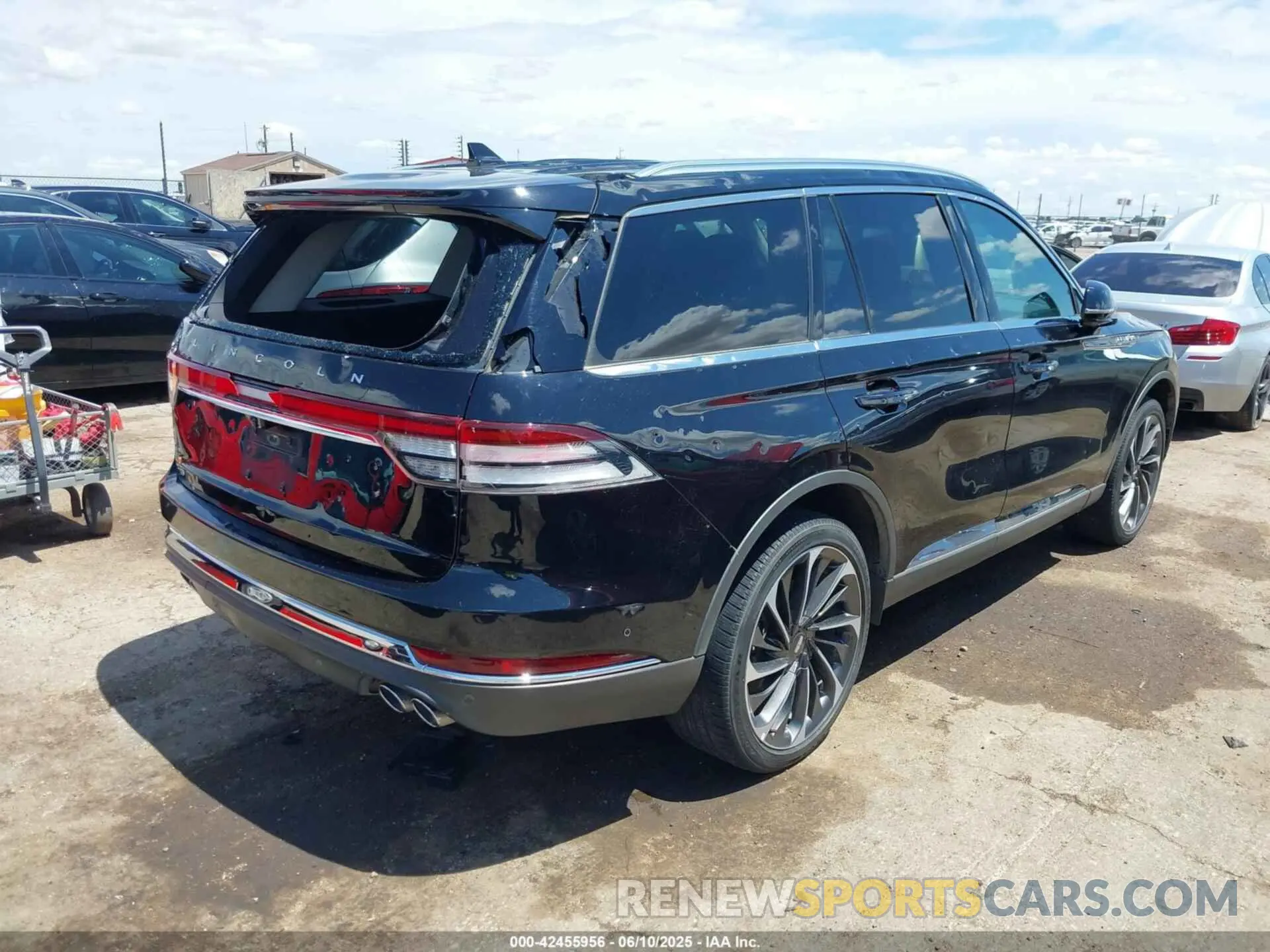 4 Фотография поврежденного автомобиля 5LM5J7XC0LGL00556 LINCOLN AVIATOR 2020
