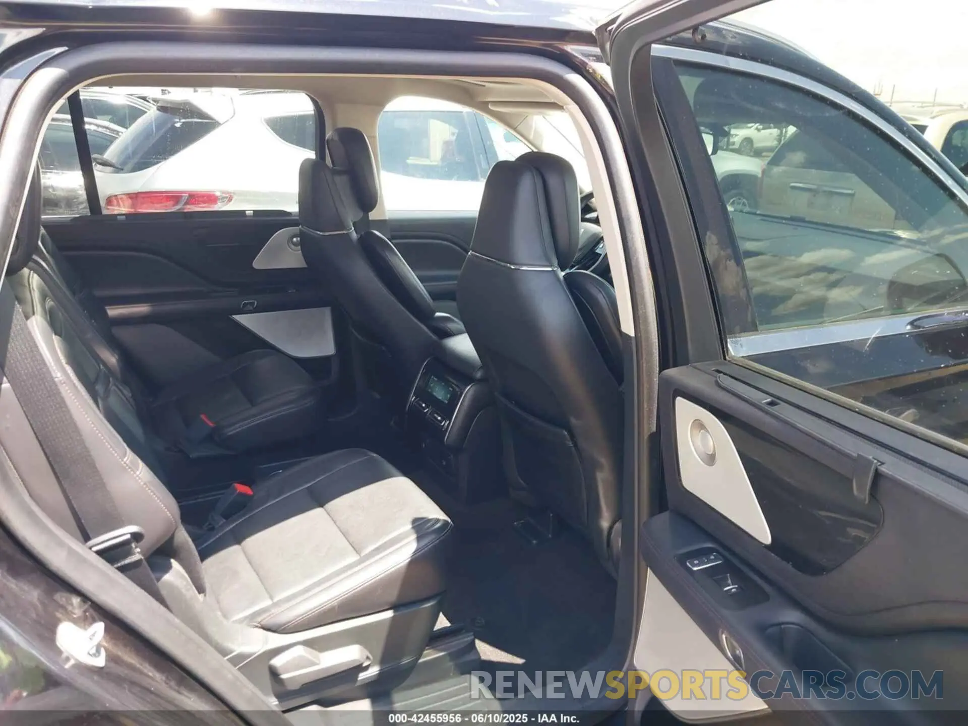 8 Фотография поврежденного автомобиля 5LM5J7XC0LGL00556 LINCOLN AVIATOR 2020