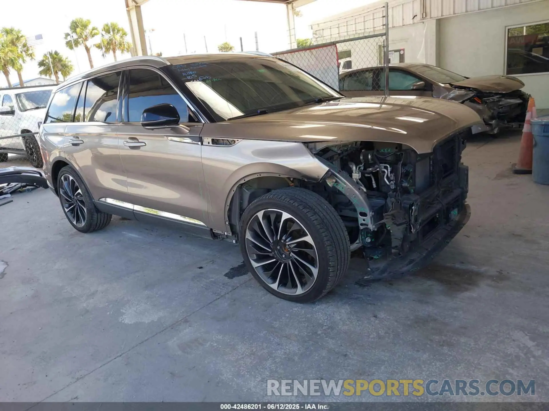 1 Photograph of a damaged car 5LM5J7XC0LGL10343 LINCOLN AVIATOR 2020