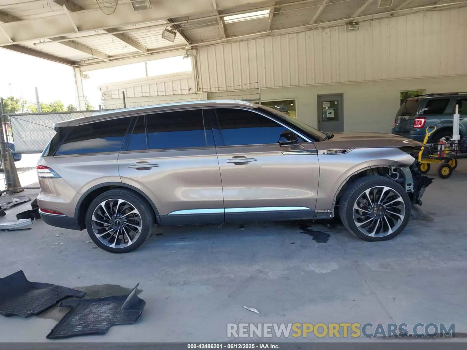 13 Photograph of a damaged car 5LM5J7XC0LGL10343 LINCOLN AVIATOR 2020