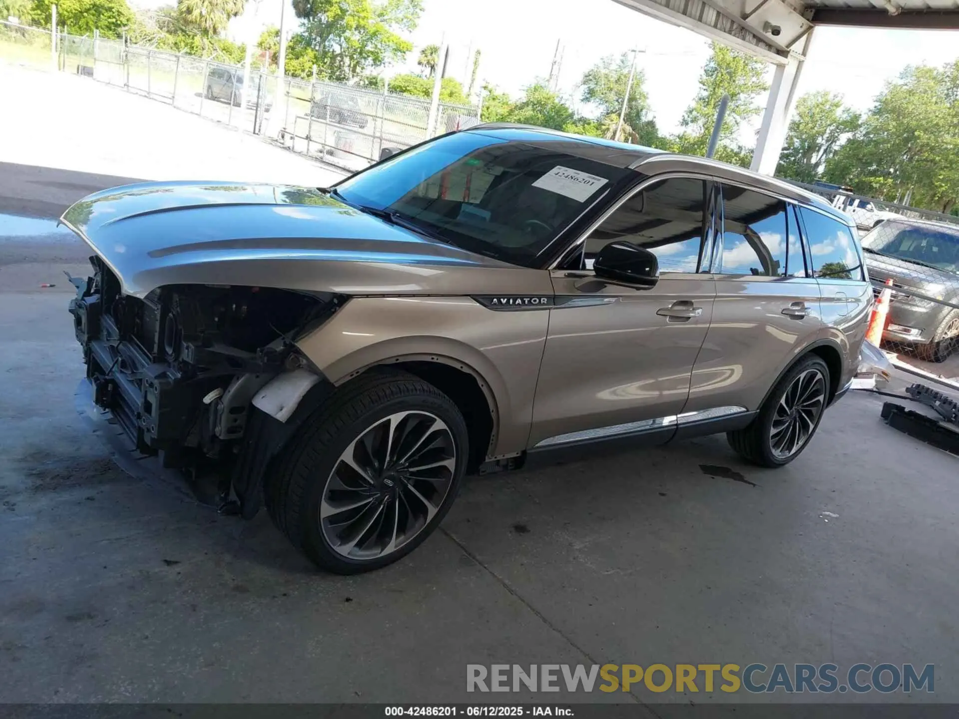 14 Photograph of a damaged car 5LM5J7XC0LGL10343 LINCOLN AVIATOR 2020