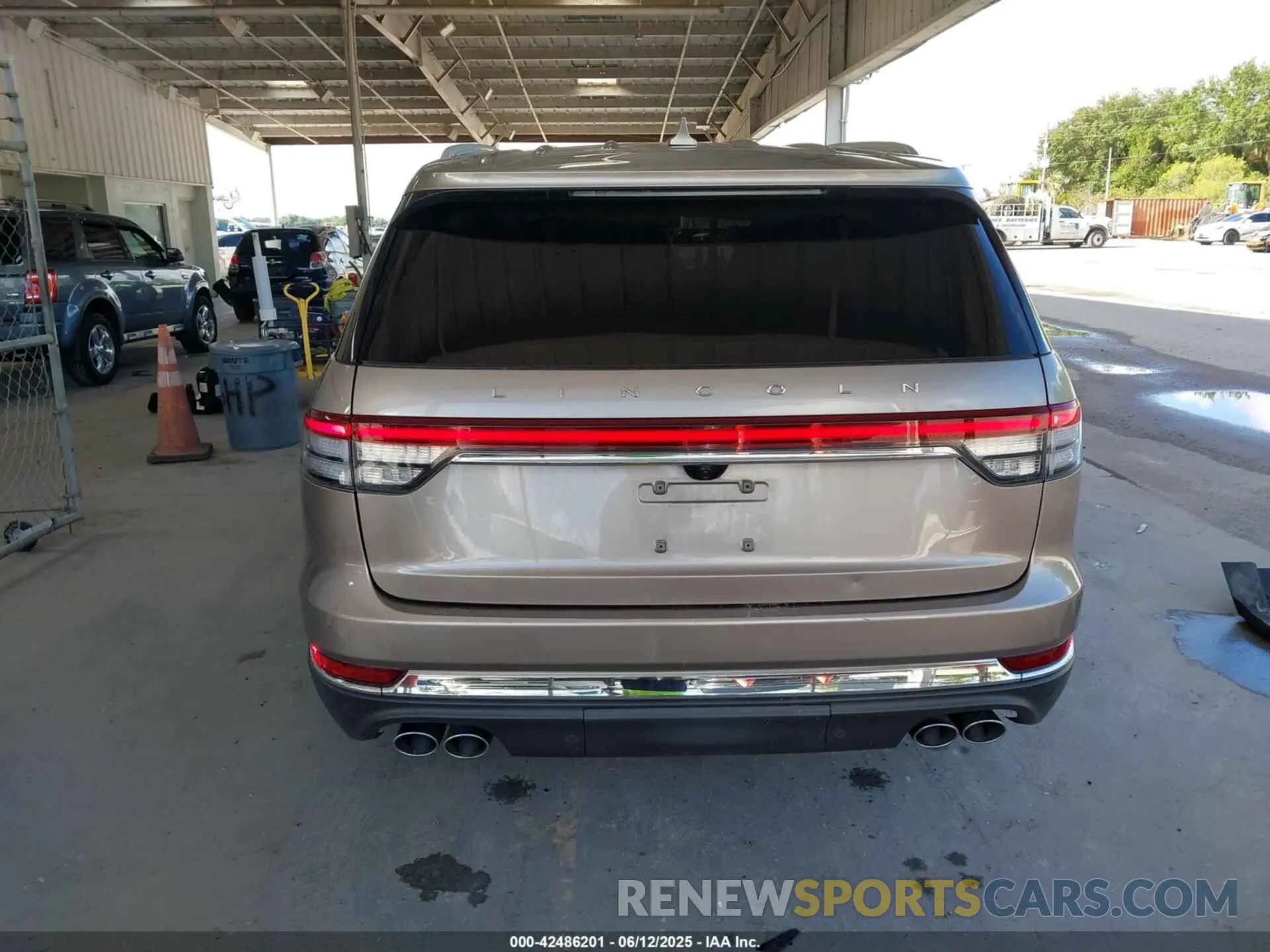 16 Photograph of a damaged car 5LM5J7XC0LGL10343 LINCOLN AVIATOR 2020