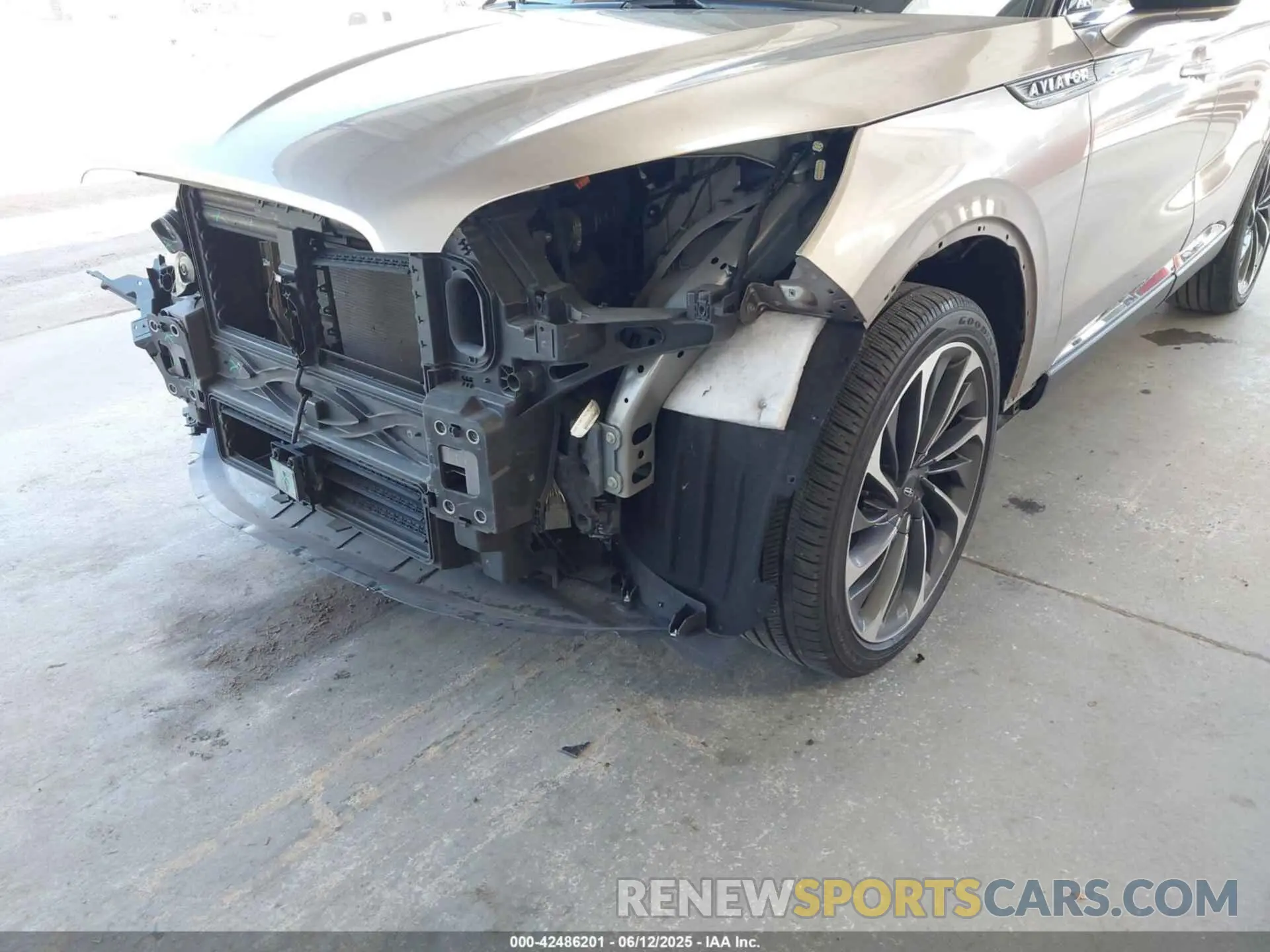 6 Photograph of a damaged car 5LM5J7XC0LGL10343 LINCOLN AVIATOR 2020