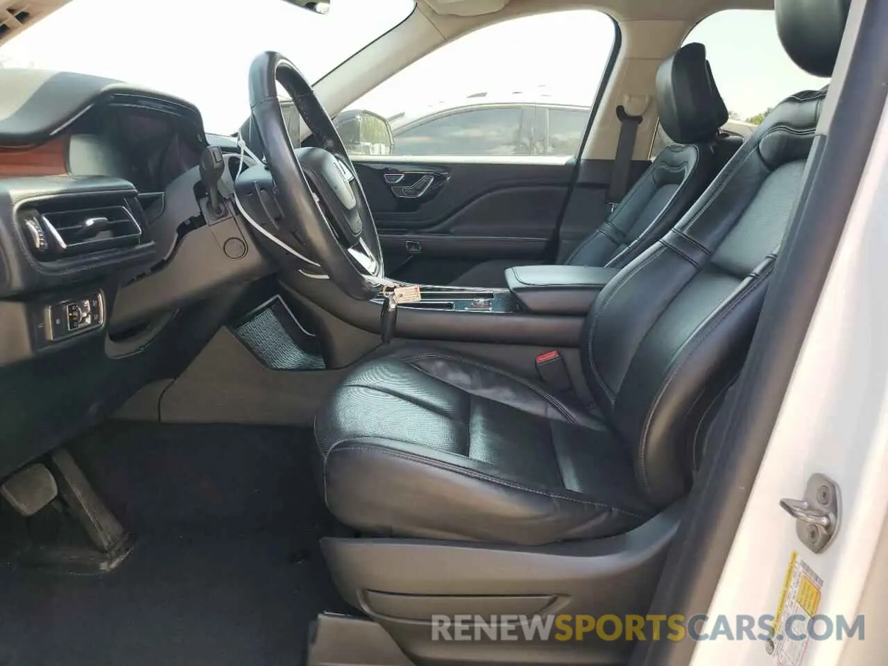 7 Photograph of a damaged car 5LM5J7XC2LGL16550 LINCOLN AVIATOR 2020