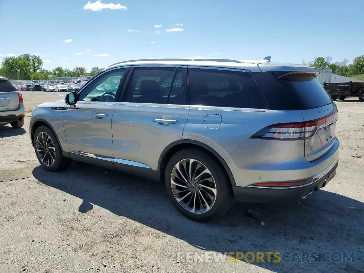 2 Photograph of a damaged car 5LM5J7XC4LGL20616 LINCOLN AVIATOR 2020