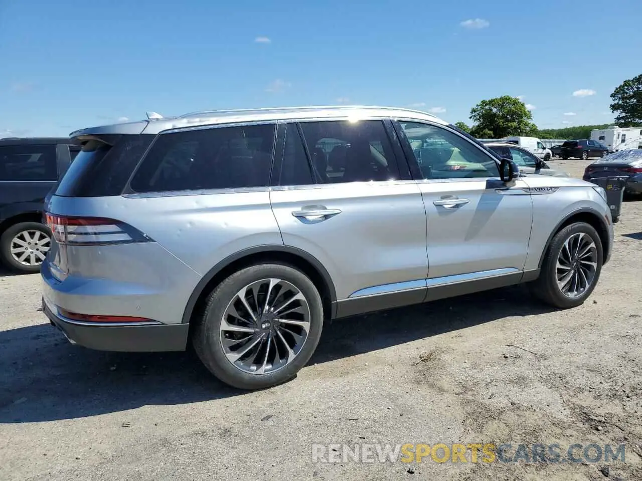 3 Photograph of a damaged car 5LM5J7XC4LGL20616 LINCOLN AVIATOR 2020