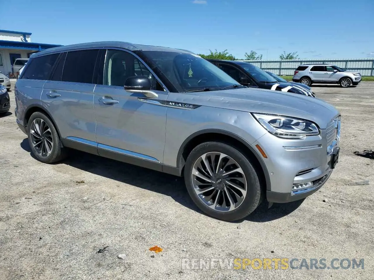 4 Photograph of a damaged car 5LM5J7XC4LGL20616 LINCOLN AVIATOR 2020