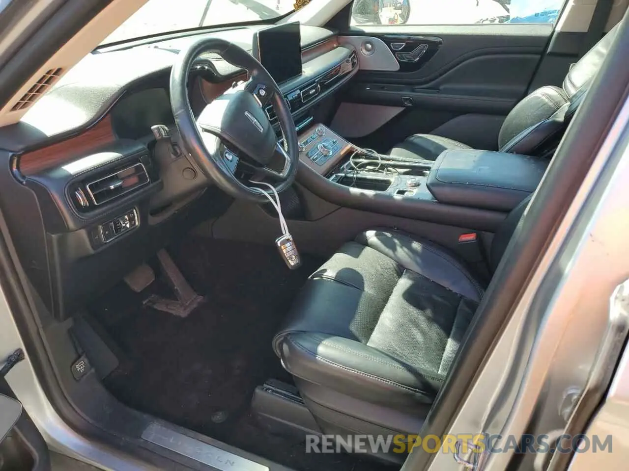 7 Photograph of a damaged car 5LM5J7XC4LGL20616 LINCOLN AVIATOR 2020