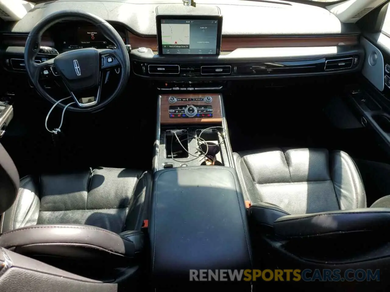 8 Photograph of a damaged car 5LM5J7XC4LGL20616 LINCOLN AVIATOR 2020