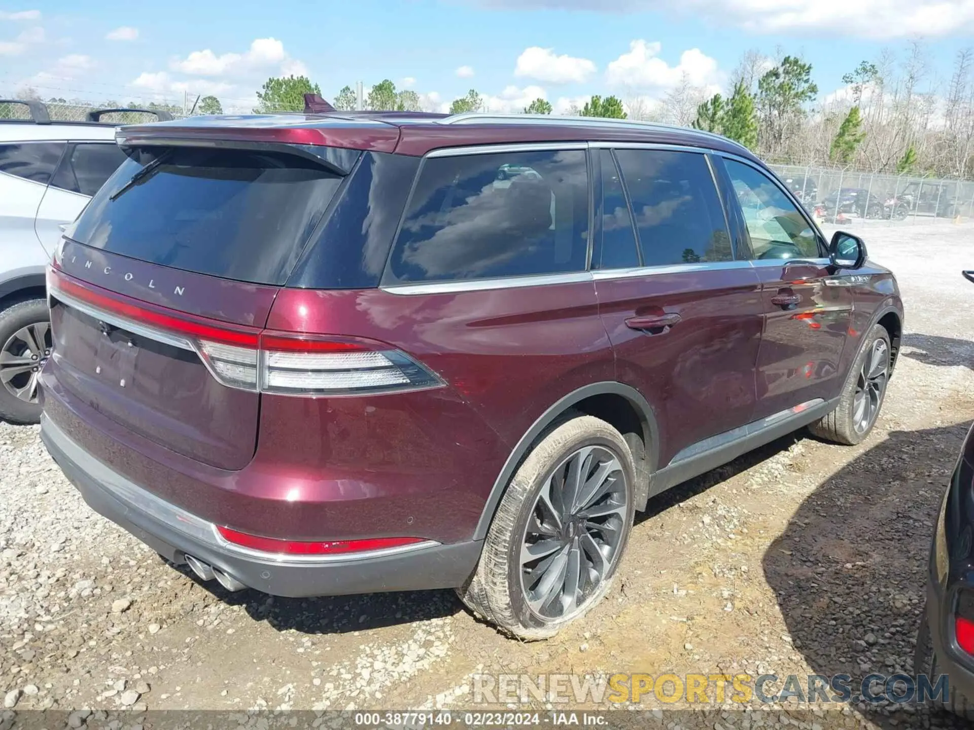 4 Photograph of a damaged car 5LM5J7XC6LGL14316 LINCOLN AVIATOR 2020