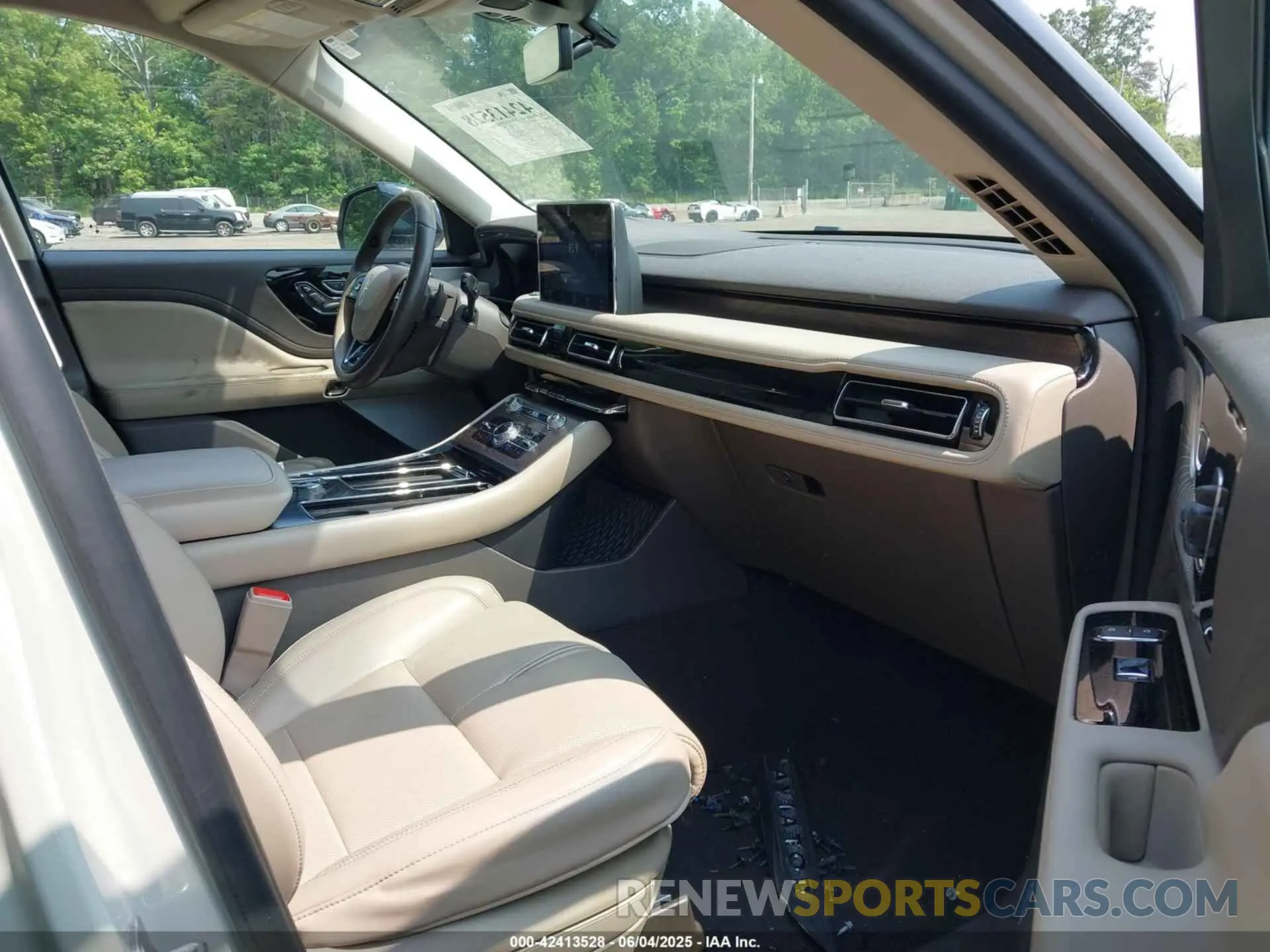 5 Photograph of a damaged car 5LM5J7XC8LGL00255 LINCOLN AVIATOR 2020