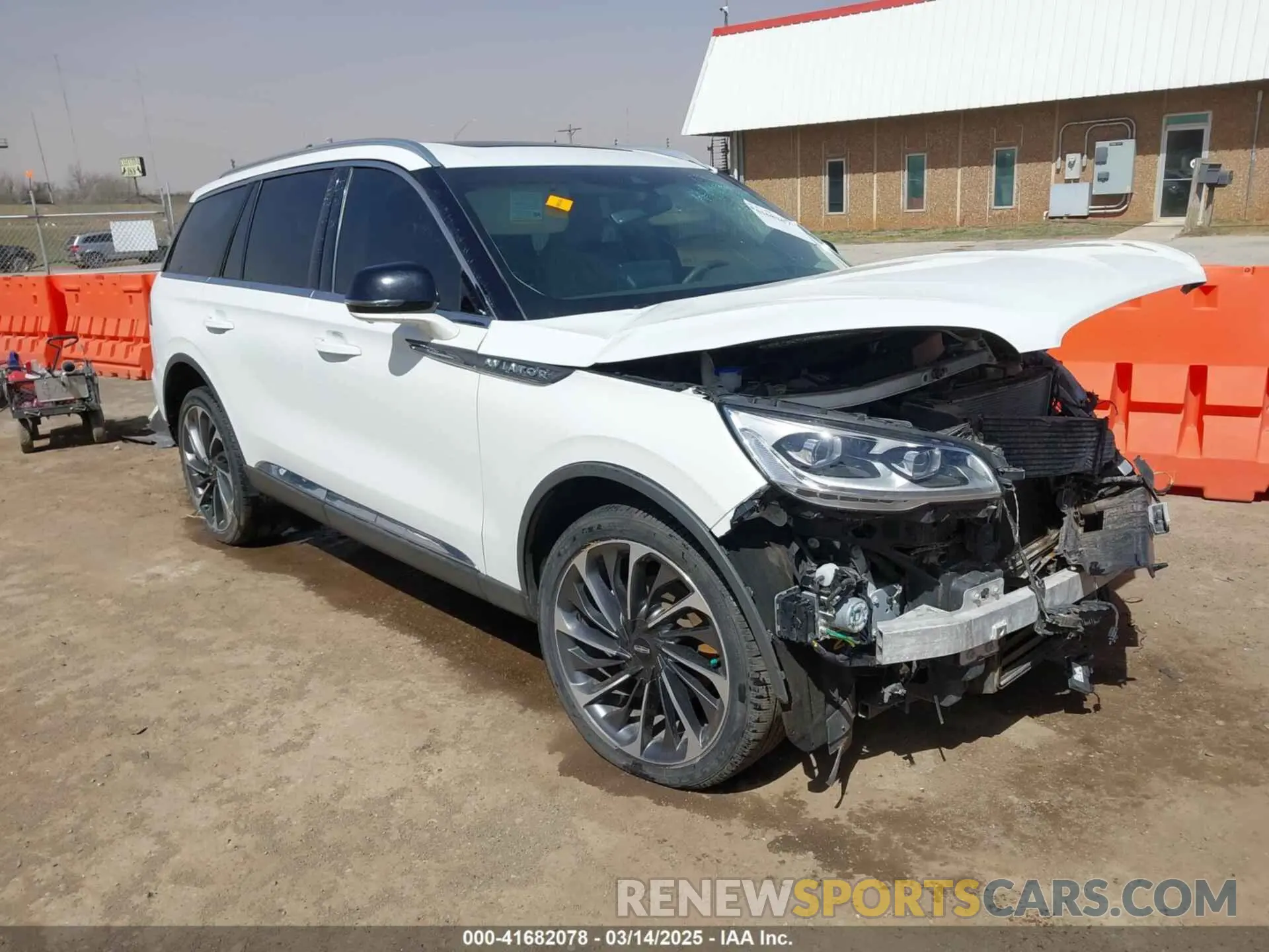 1 Фотография поврежденного автомобиля 5LM5J7XC8LGL11059 LINCOLN AVIATOR 2020