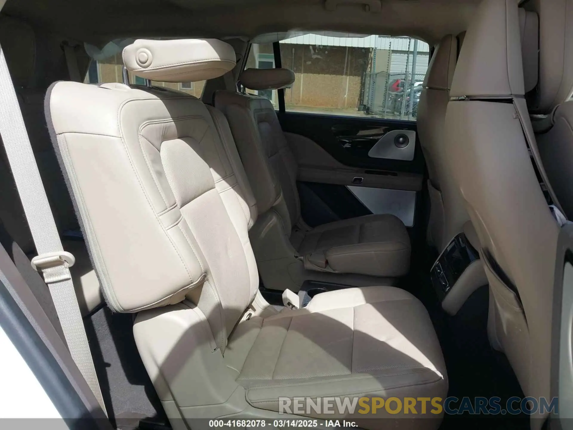 8 Фотография поврежденного автомобиля 5LM5J7XC8LGL11059 LINCOLN AVIATOR 2020