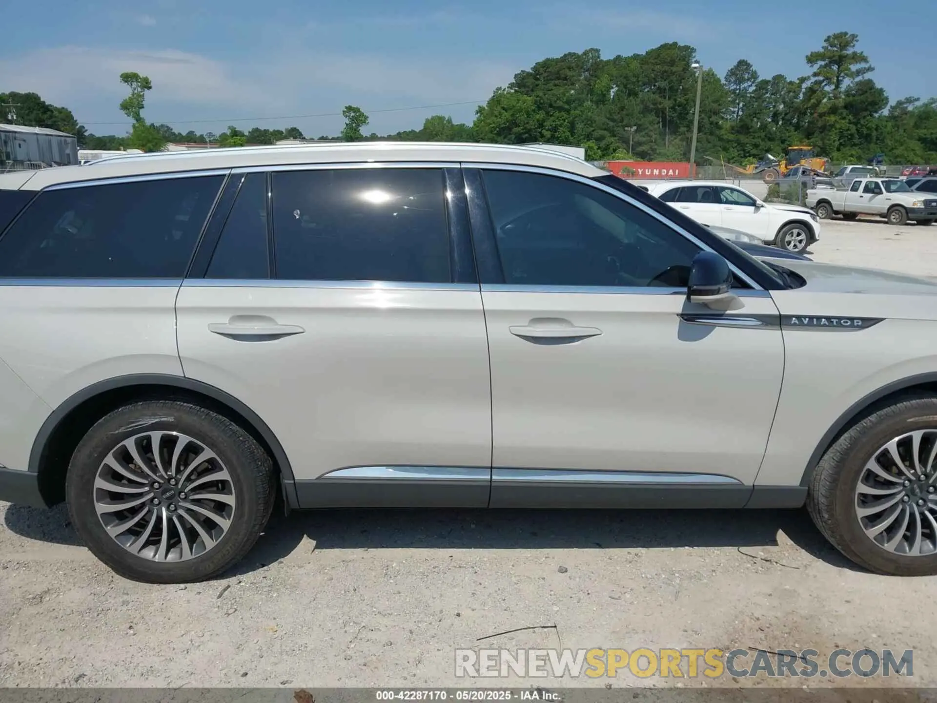 13 Photograph of a damaged car 5LM5J7XC9LGL14438 LINCOLN AVIATOR 2020