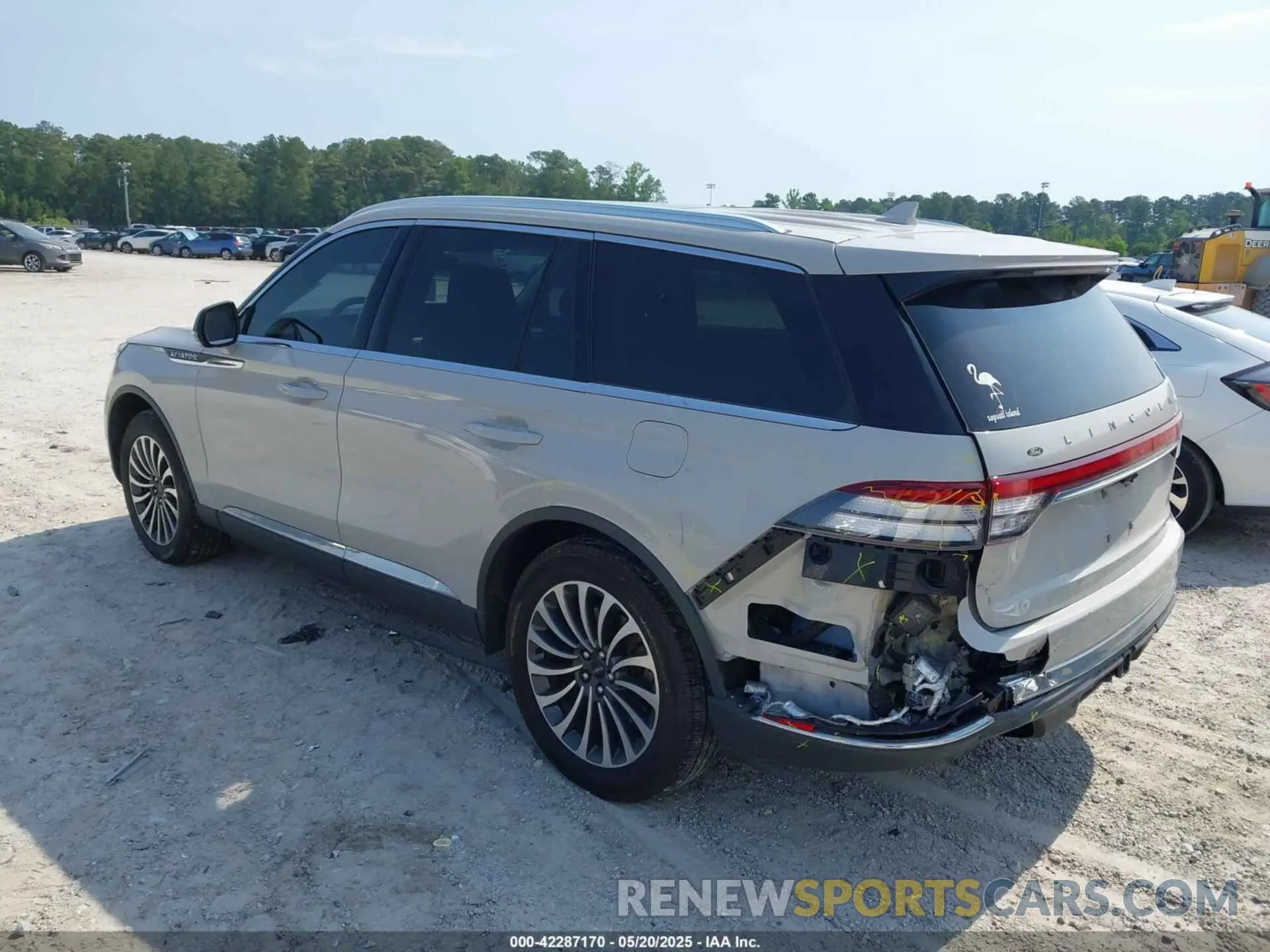 3 Photograph of a damaged car 5LM5J7XC9LGL14438 LINCOLN AVIATOR 2020