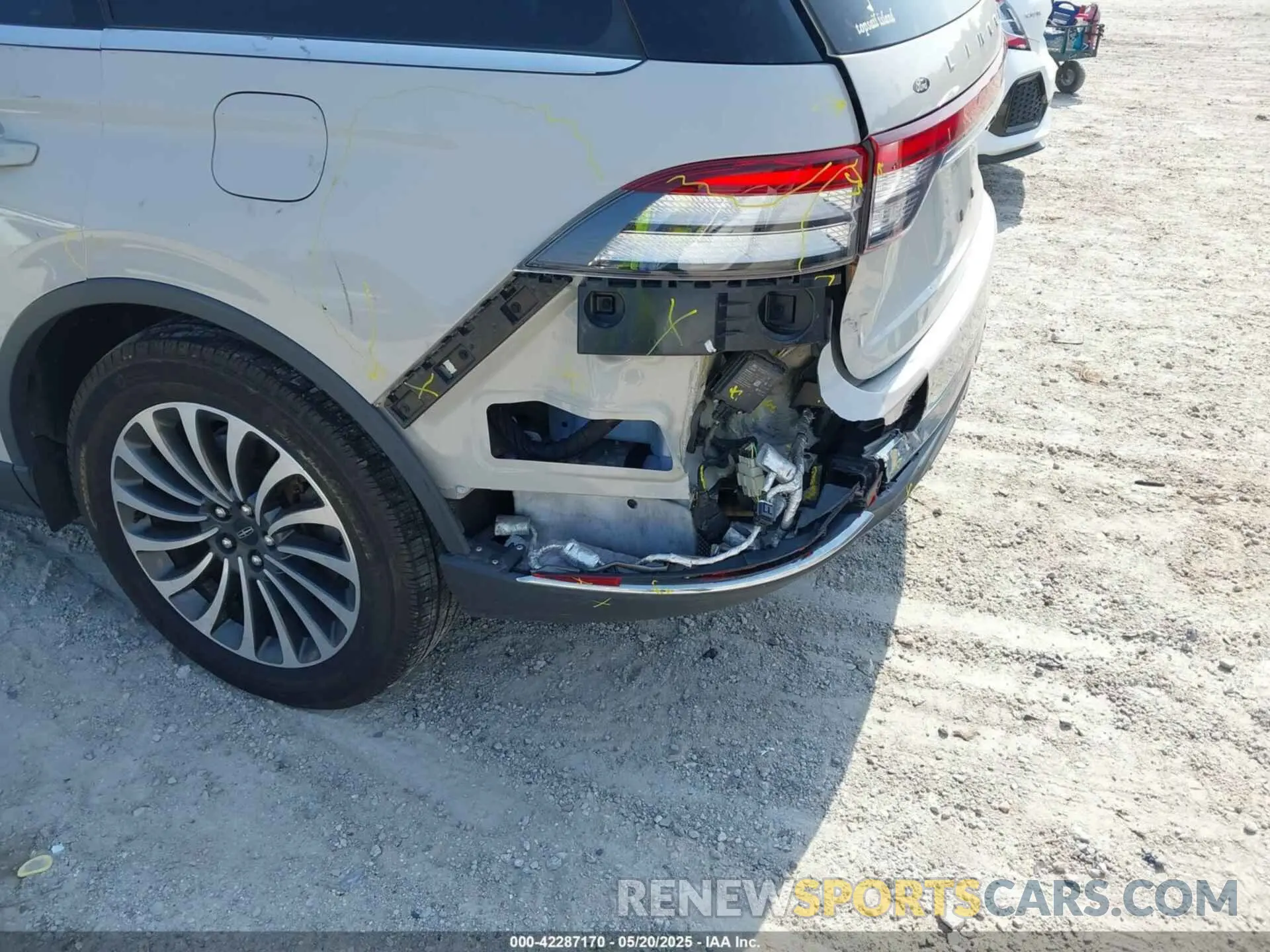 6 Photograph of a damaged car 5LM5J7XC9LGL14438 LINCOLN AVIATOR 2020