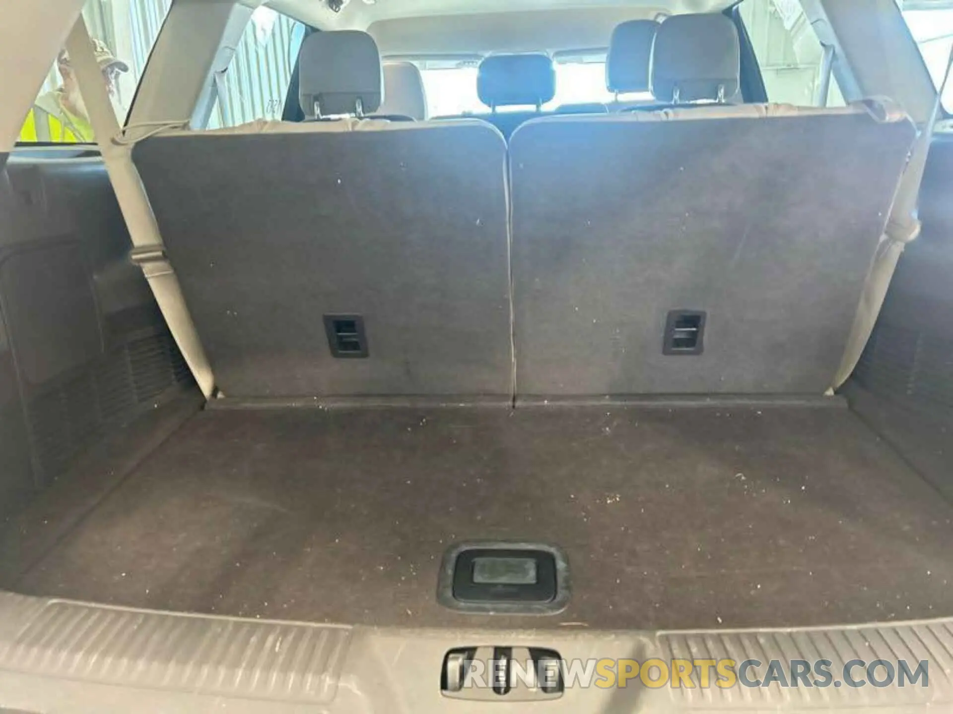 4 Photograph of a damaged car 5LM5J6WCXMGL08046 LINCOLN AVIATOR 2021