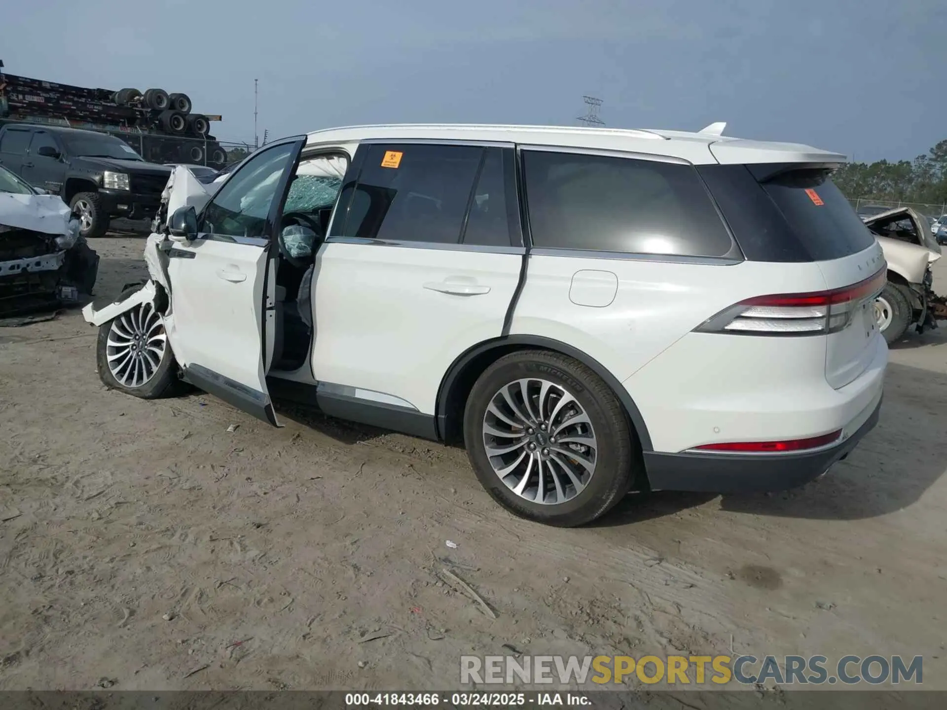 3 Photograph of a damaged car 5LM5J7WC1MGL09155 LINCOLN AVIATOR 2021