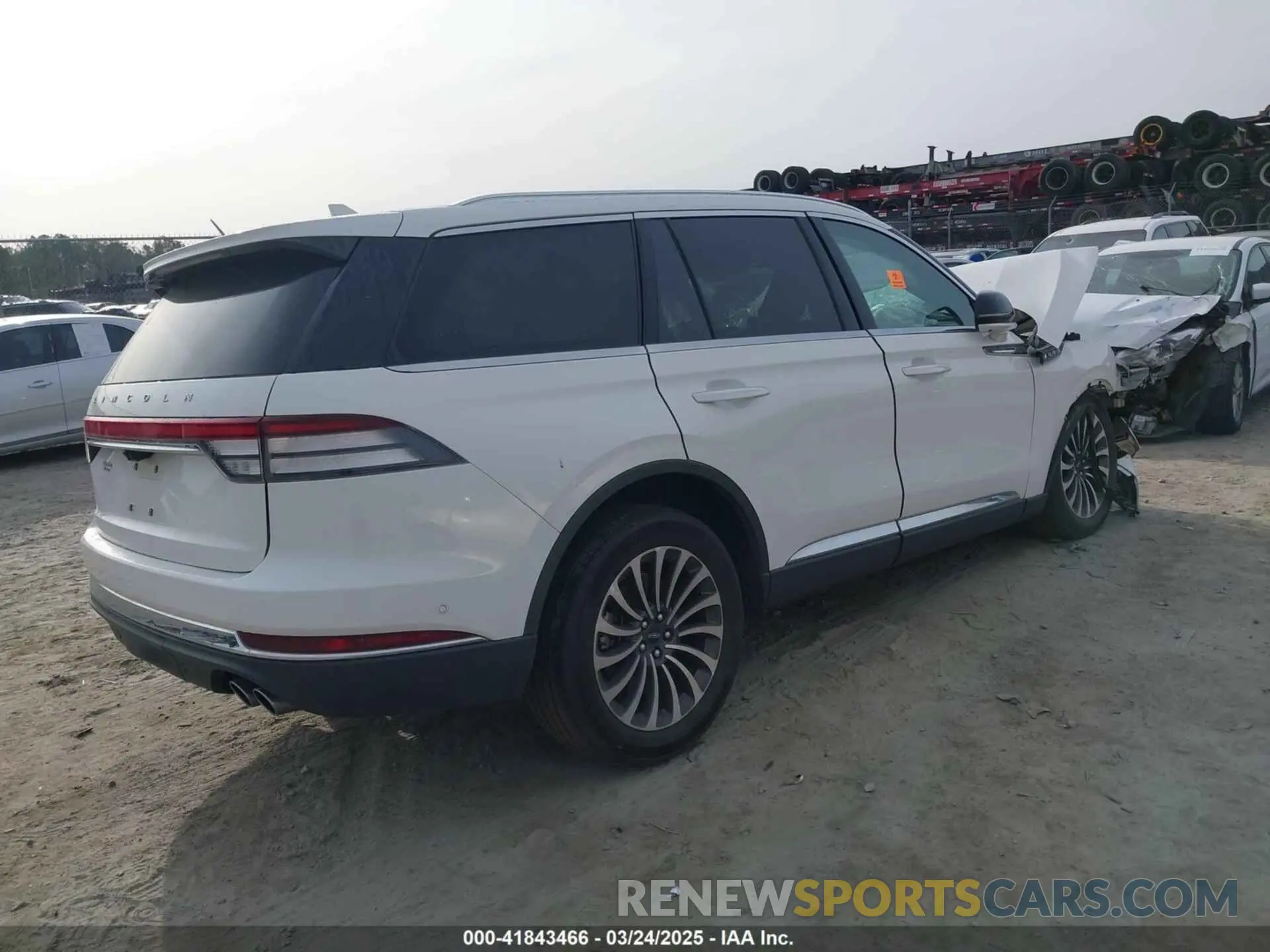 4 Photograph of a damaged car 5LM5J7WC1MGL09155 LINCOLN AVIATOR 2021