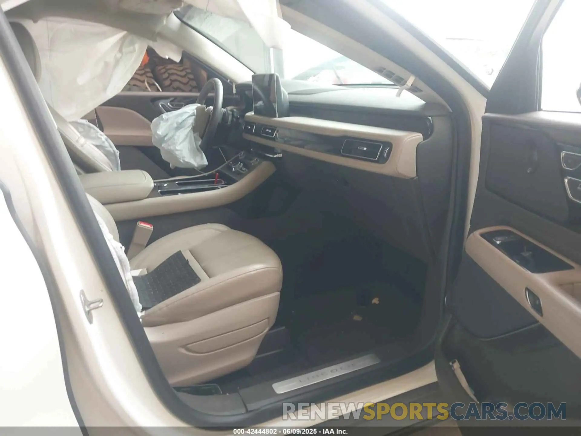 5 Photograph of a damaged car 5LM5J7WC3MGL00411 LINCOLN AVIATOR 2021