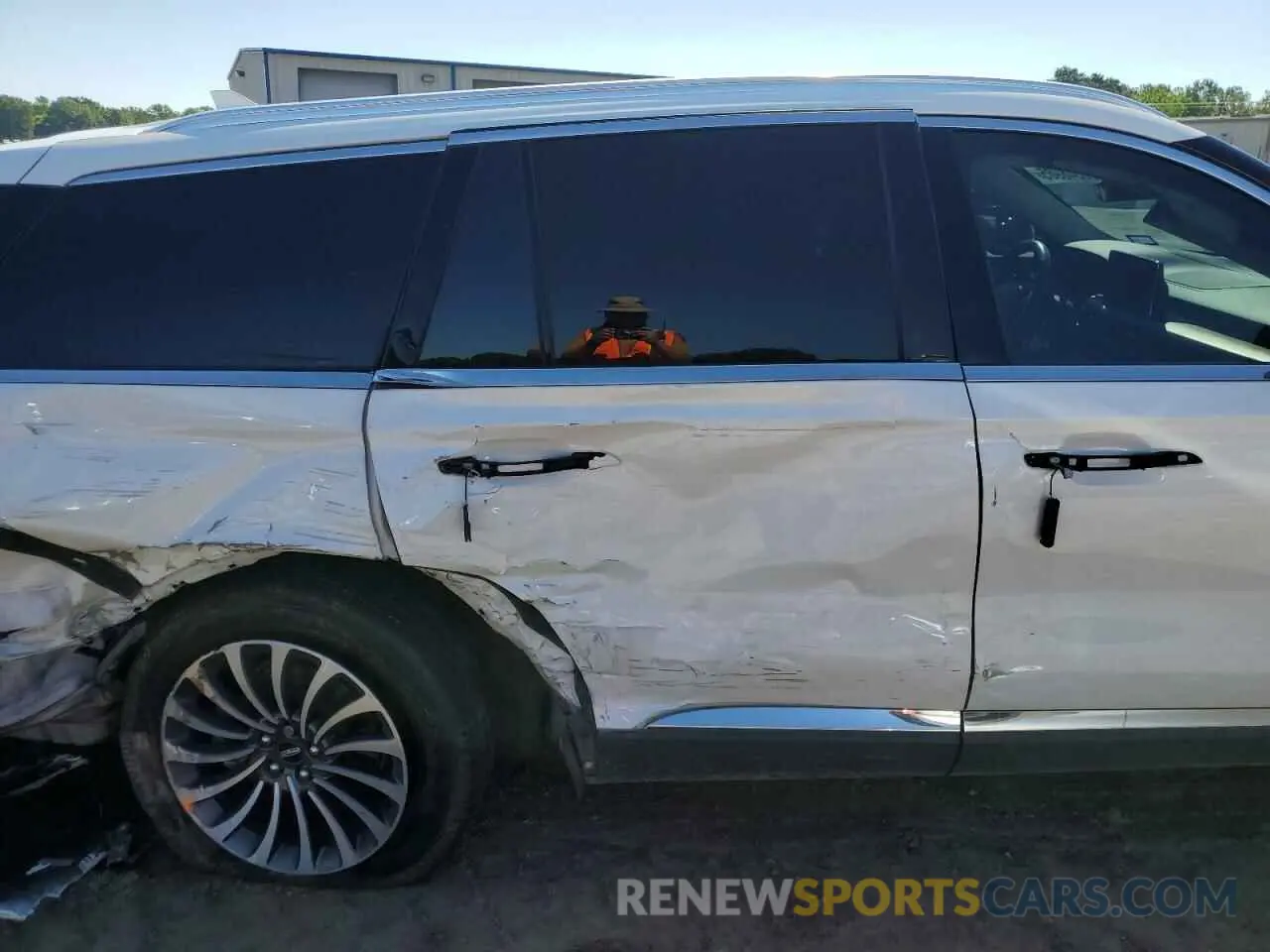 11 Photograph of a damaged car 5LM5J7WC9MGL10392 LINCOLN AVIATOR 2021