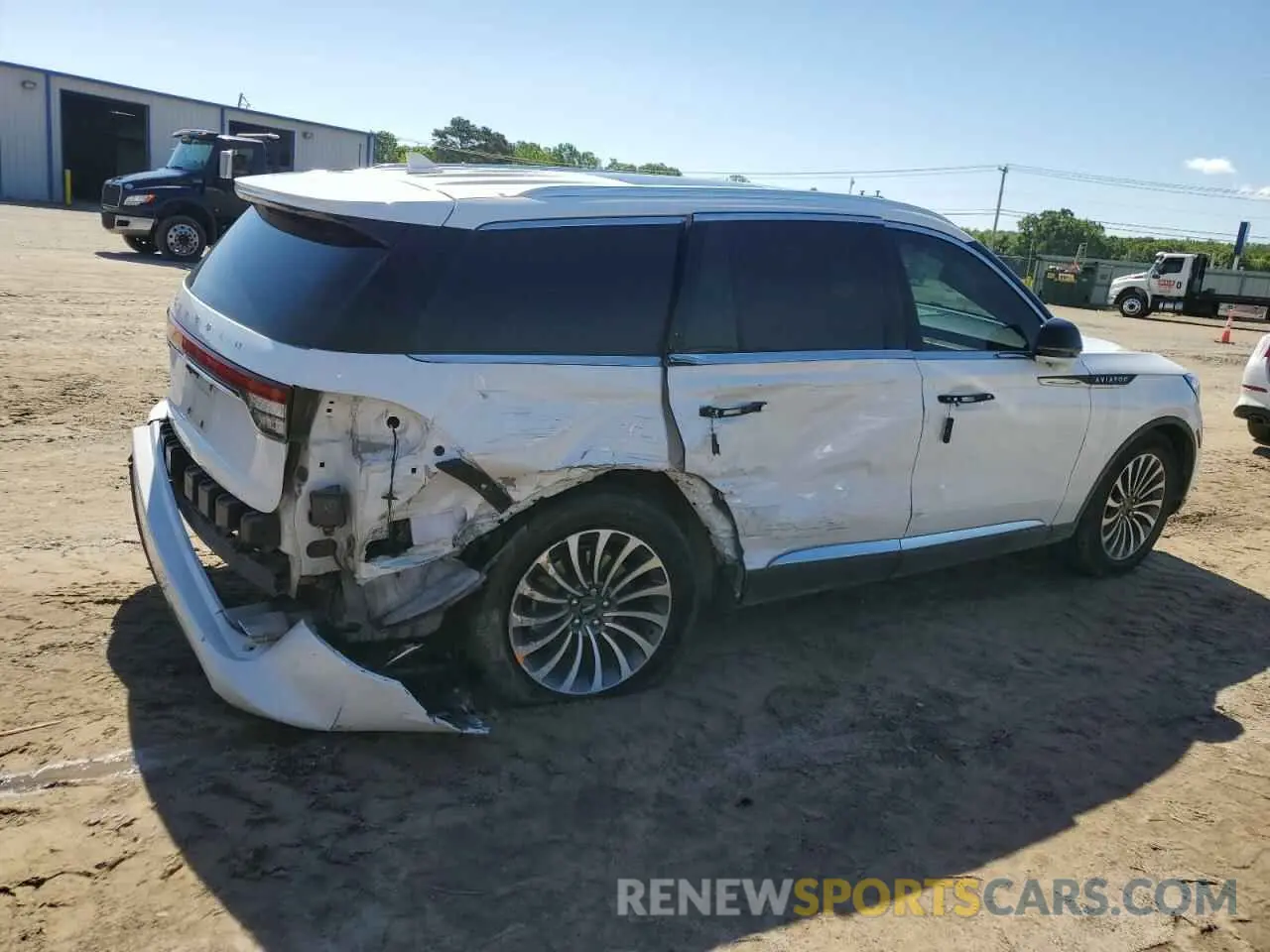 3 Photograph of a damaged car 5LM5J7WC9MGL10392 LINCOLN AVIATOR 2021