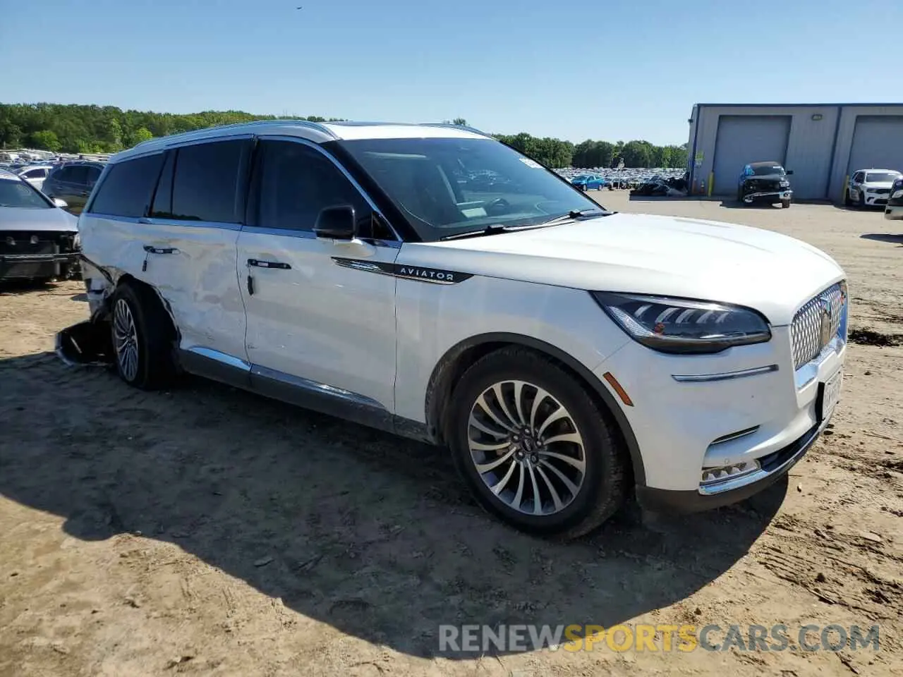 4 Photograph of a damaged car 5LM5J7WC9MGL10392 LINCOLN AVIATOR 2021
