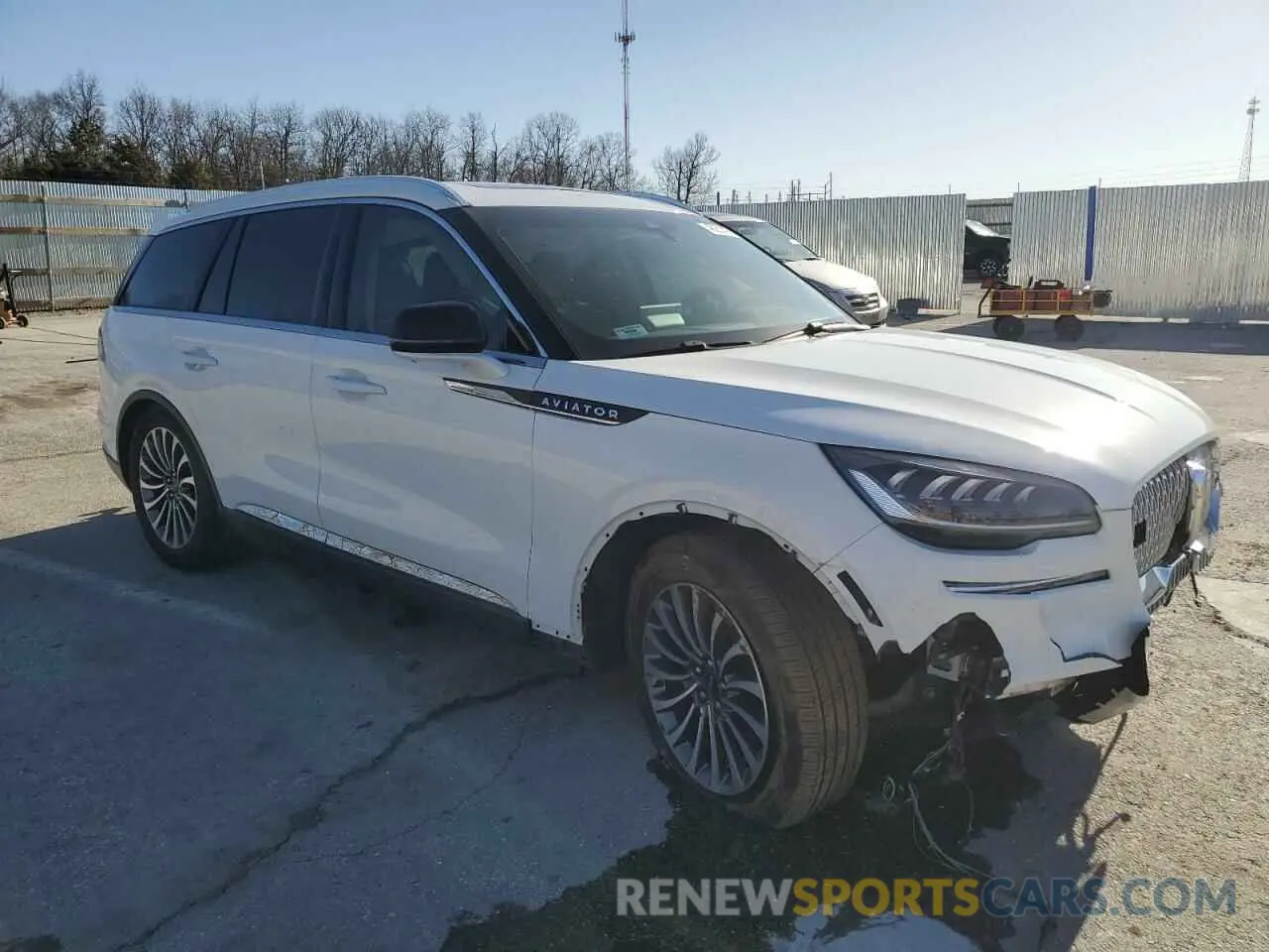 4 Photograph of a damaged car 5LM5J7WCXMGL07498 LINCOLN AVIATOR 2021