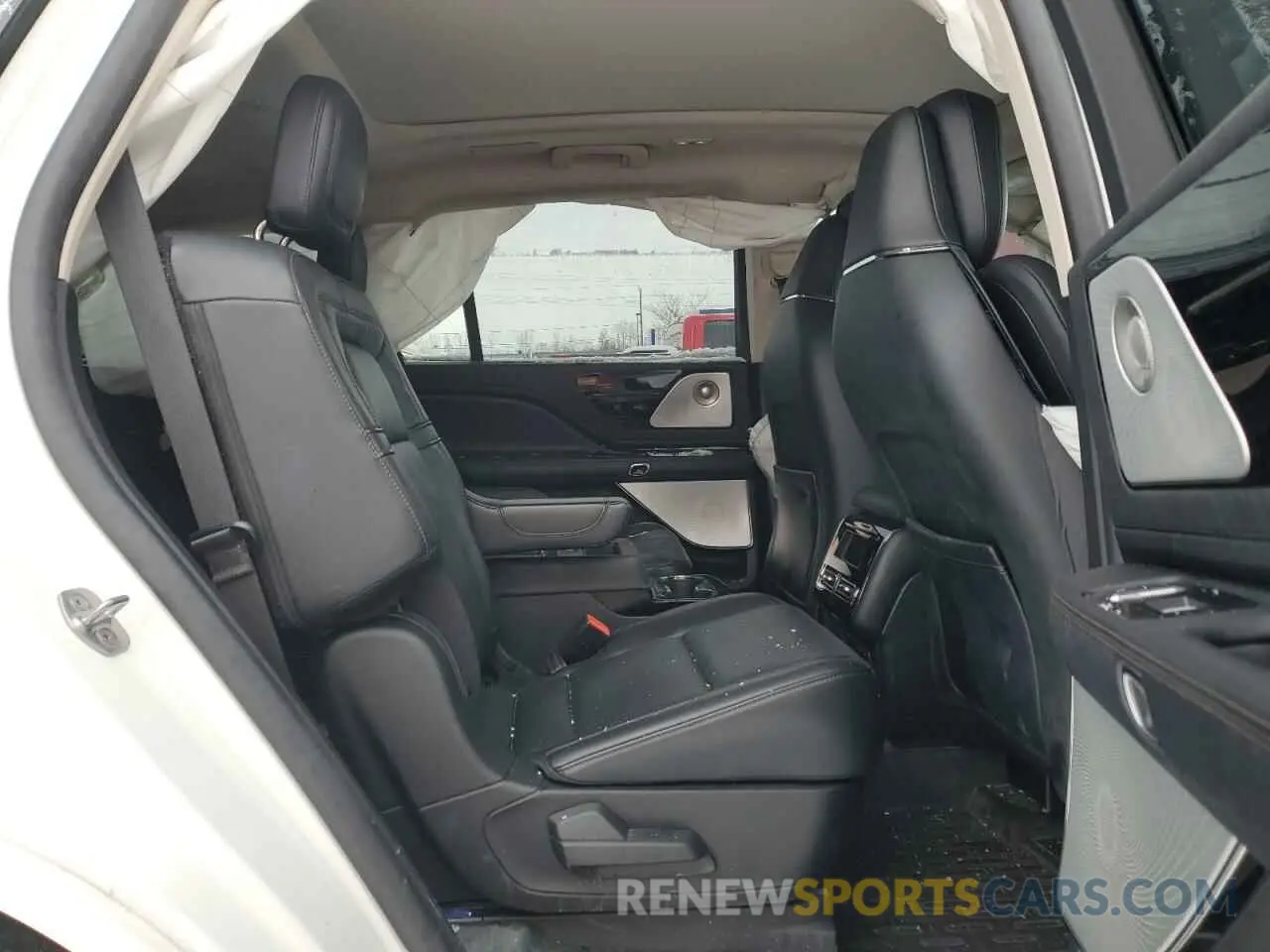 11 Photograph of a damaged car 5LM5J7XC5MGL12588 LINCOLN AVIATOR 2021