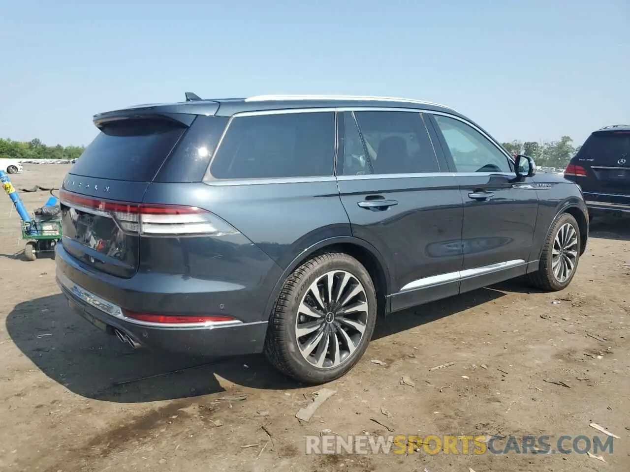 3 Photograph of a damaged car 5LMYJ9YY9MNL01169 LINCOLN AVIATOR 2021