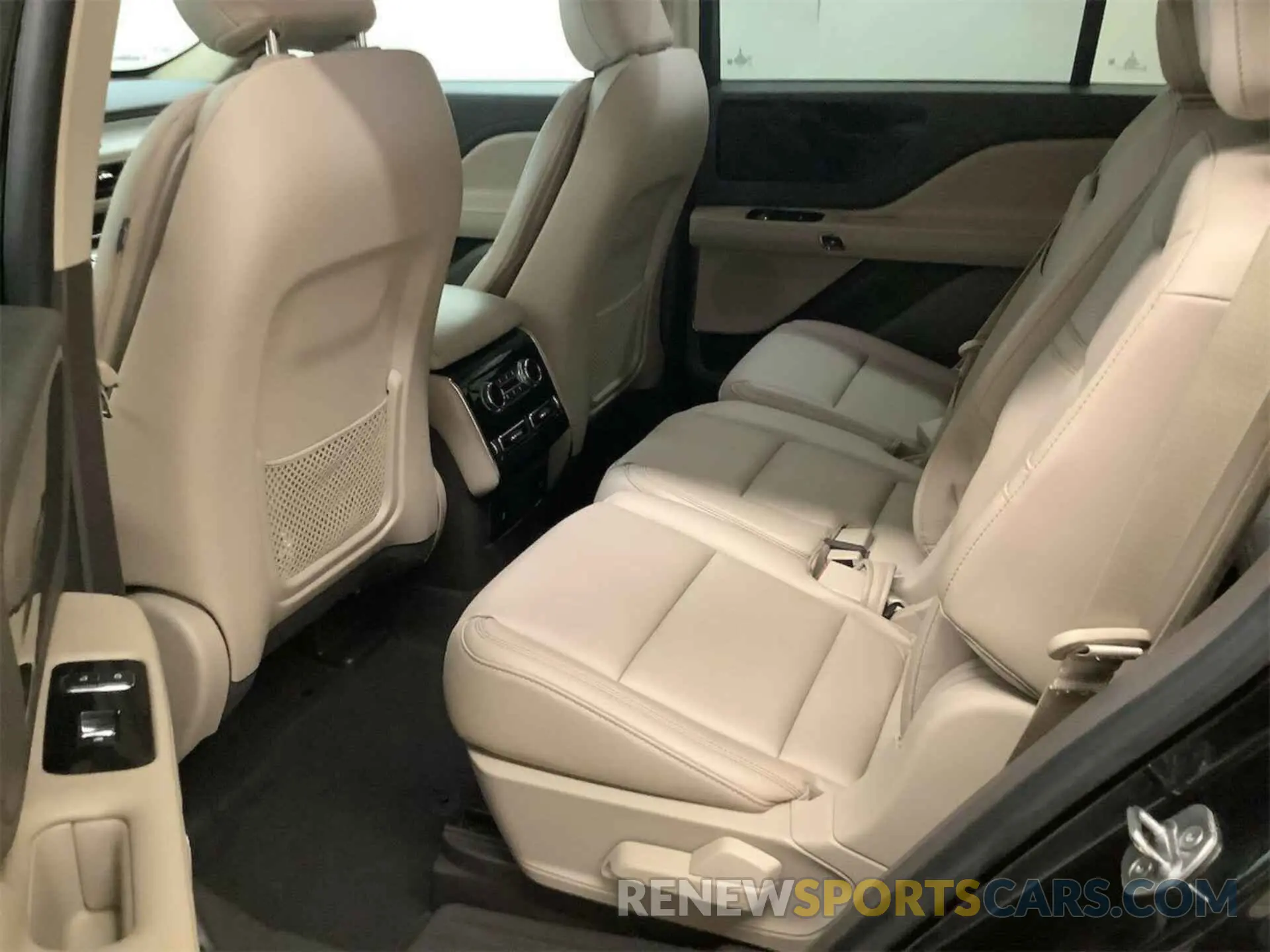 3 Фотография поврежденного автомобиля 5LM5J6WC9NGL01834 LINCOLN AVIATOR 2022