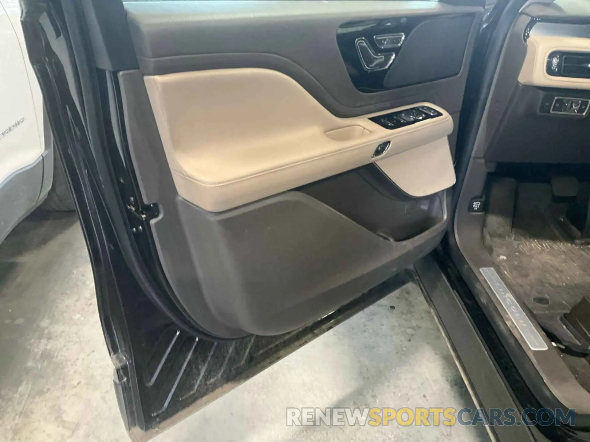 4 Фотография поврежденного автомобиля 5LM5J6WC9NGL01834 LINCOLN AVIATOR 2022