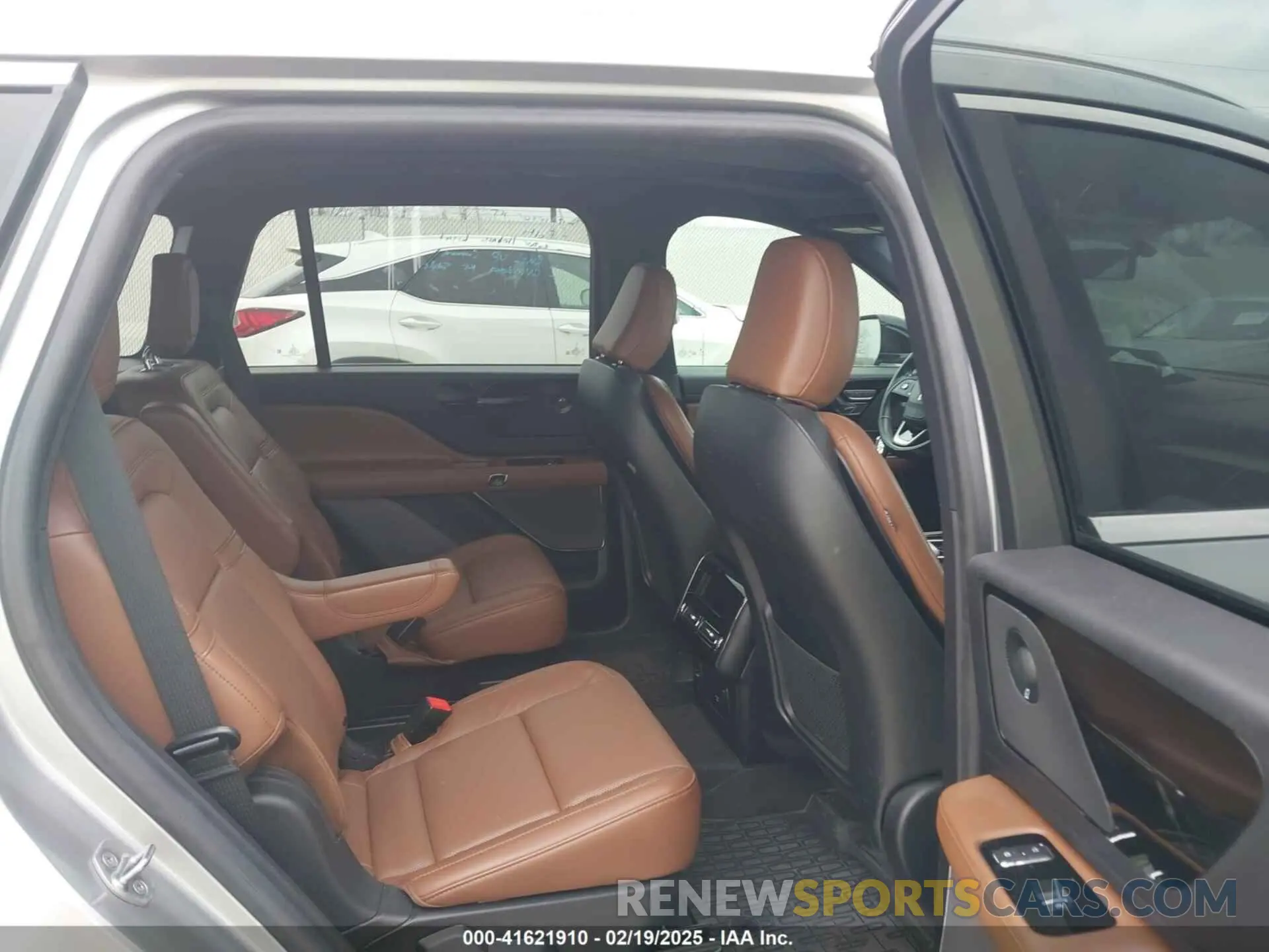 8 Фотография поврежденного автомобиля 5LM5J7WC3NGL22118 LINCOLN AVIATOR 2022