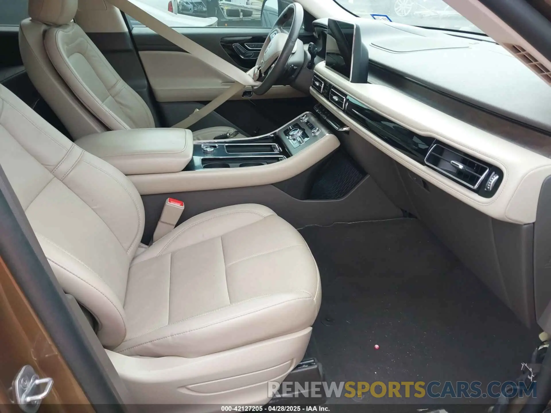 5 Photograph of a damaged car 5LM5J7WC7NGL17505 LINCOLN AVIATOR 2022