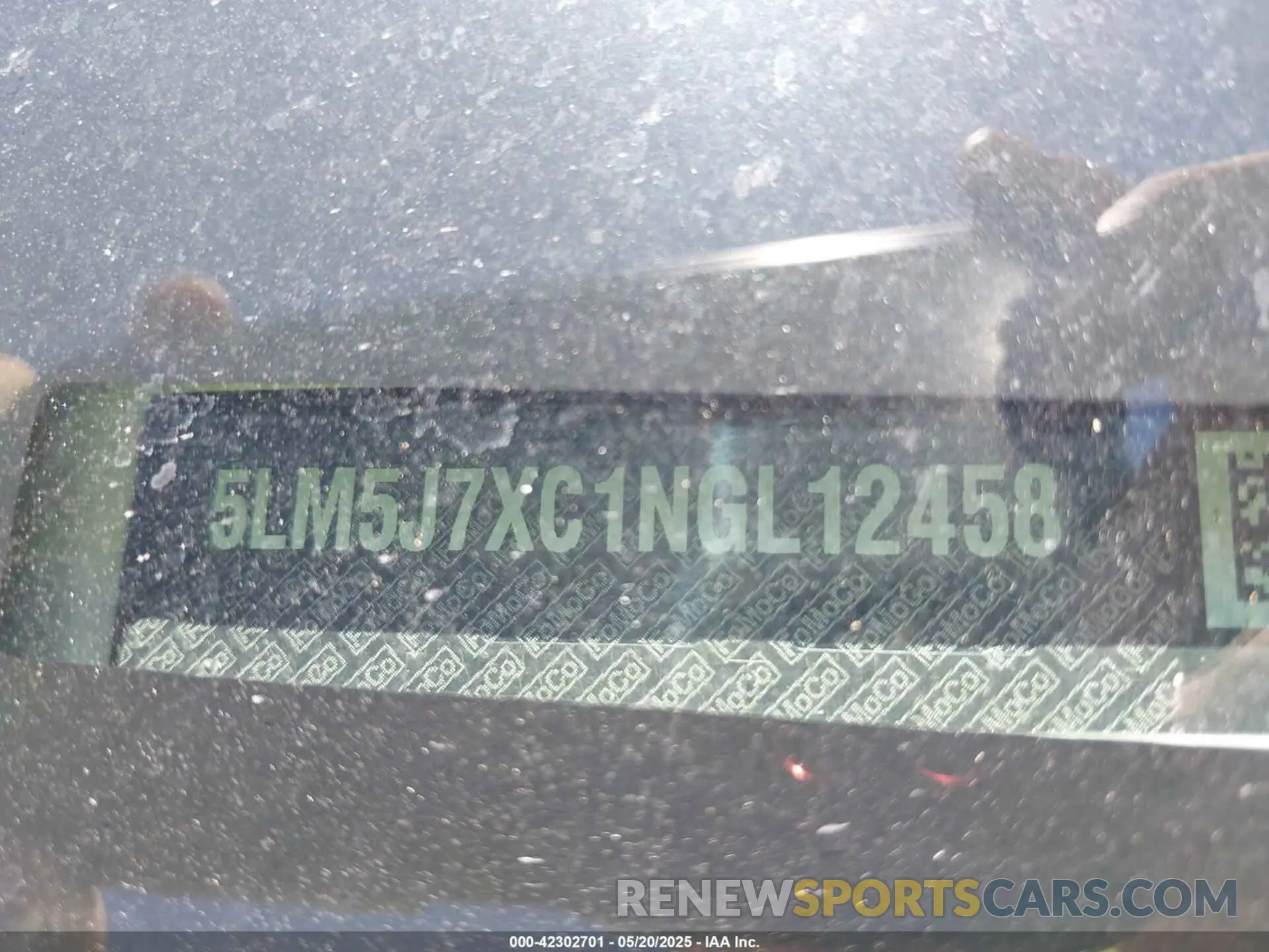 17 Photograph of a damaged car 5LM5J7XC1NGL12458 LINCOLN AVIATOR 2022
