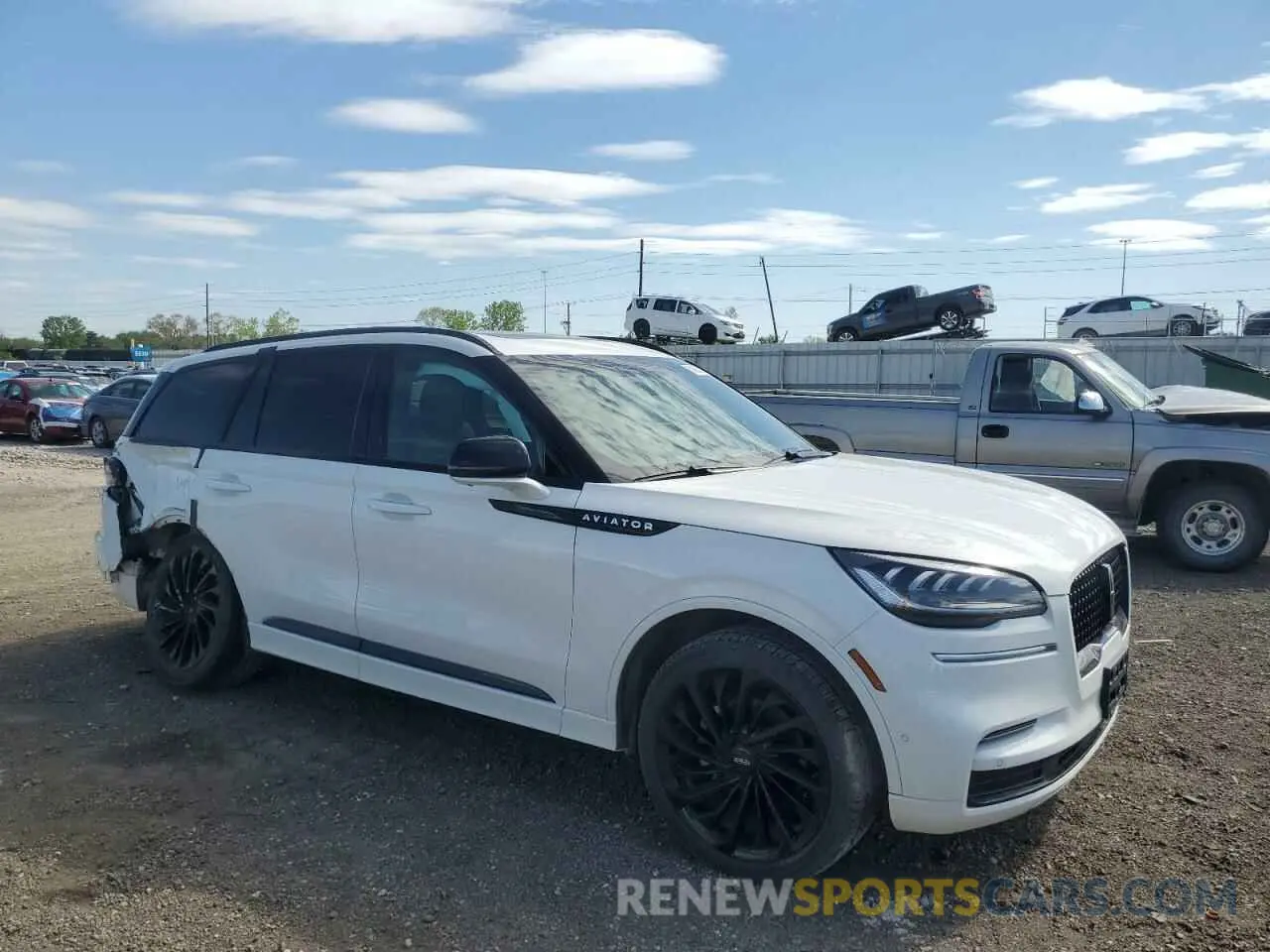 4 Photograph of a damaged car 5LM5J7XC2NGL14736 LINCOLN AVIATOR 2022