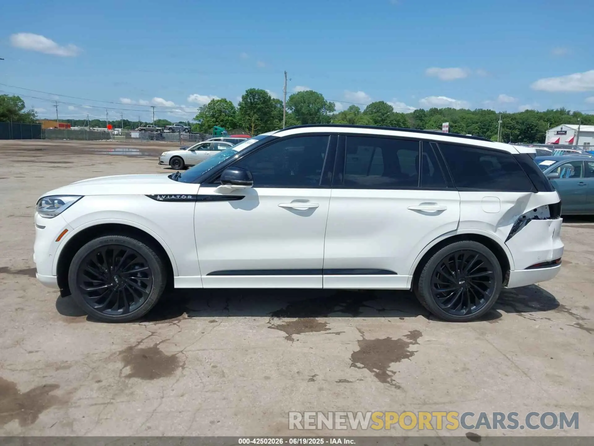 15 Photograph of a damaged car 5LM5J7XC3NGL13112 LINCOLN AVIATOR 2022