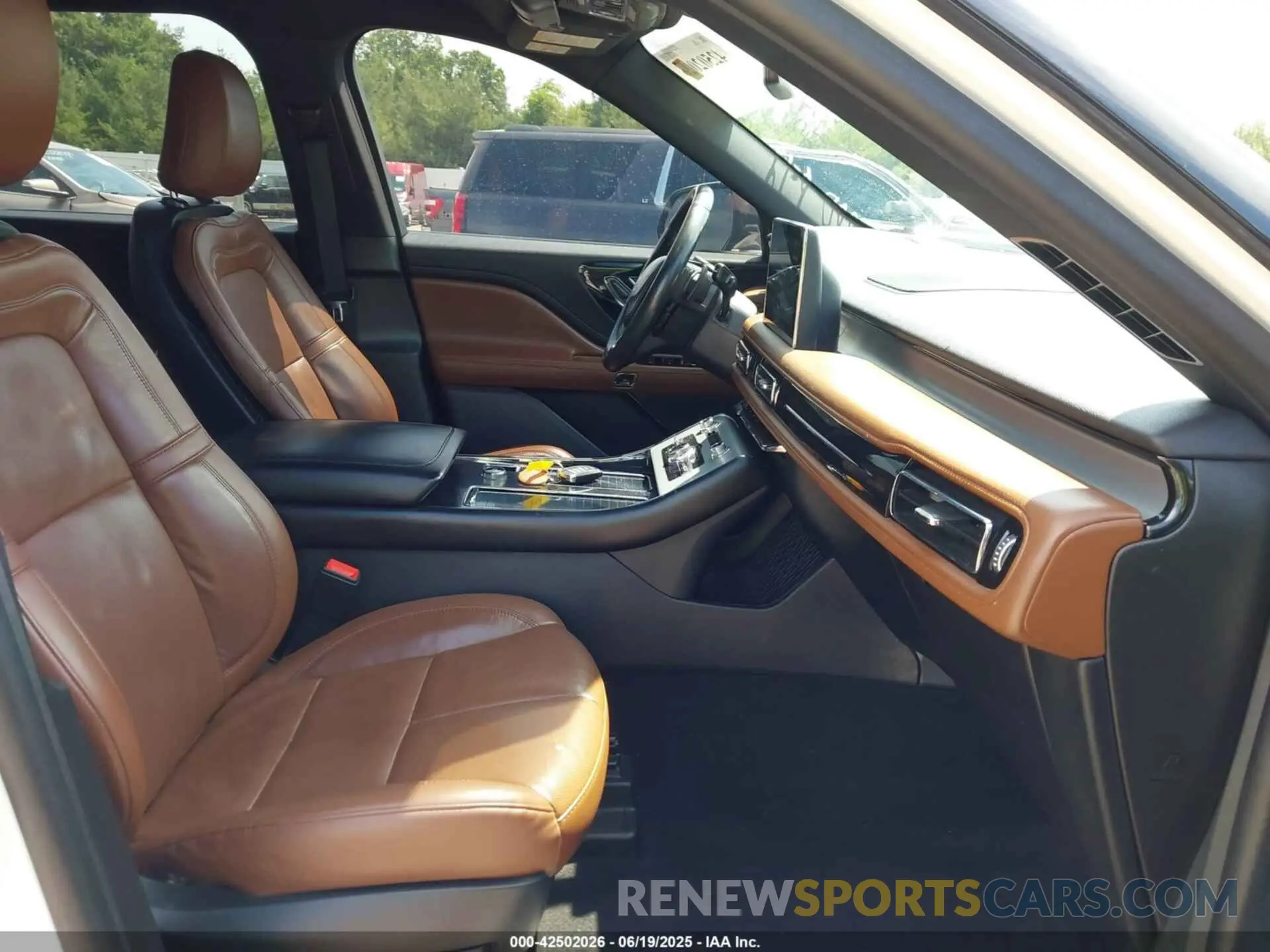5 Photograph of a damaged car 5LM5J7XC3NGL13112 LINCOLN AVIATOR 2022