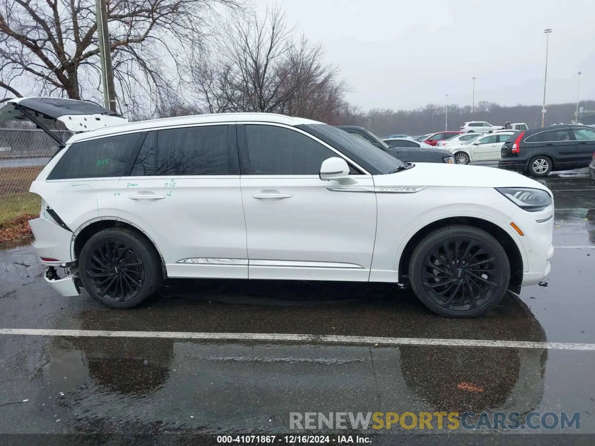 14 Photograph of a damaged car 5LM5J7XC4NGL07223 LINCOLN AVIATOR 2022