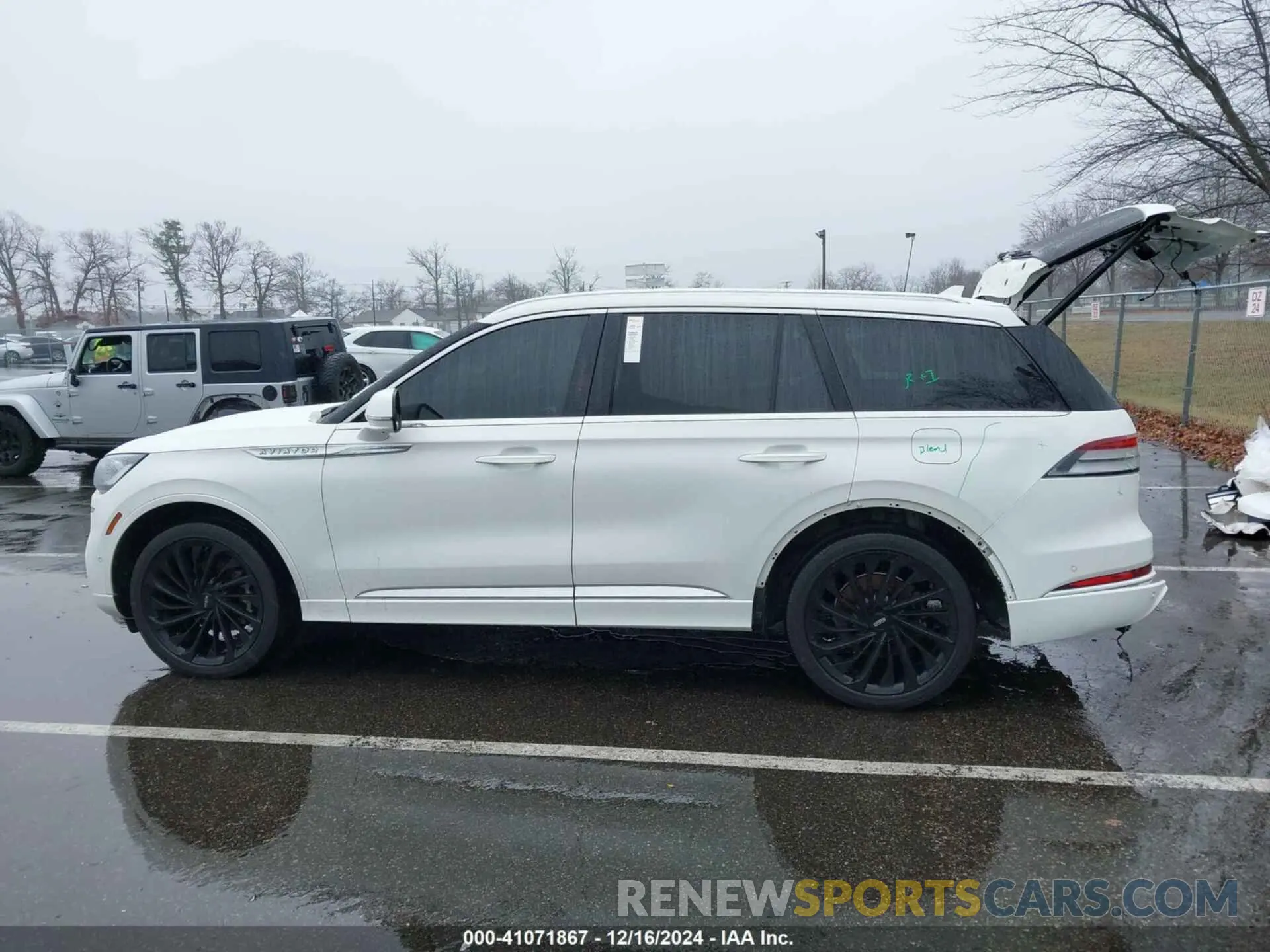 15 Photograph of a damaged car 5LM5J7XC4NGL07223 LINCOLN AVIATOR 2022