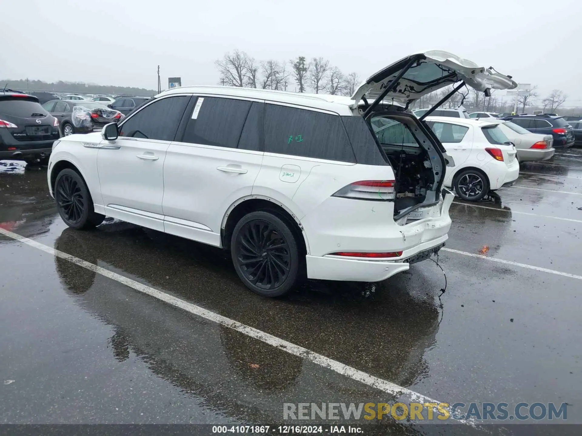 3 Photograph of a damaged car 5LM5J7XC4NGL07223 LINCOLN AVIATOR 2022